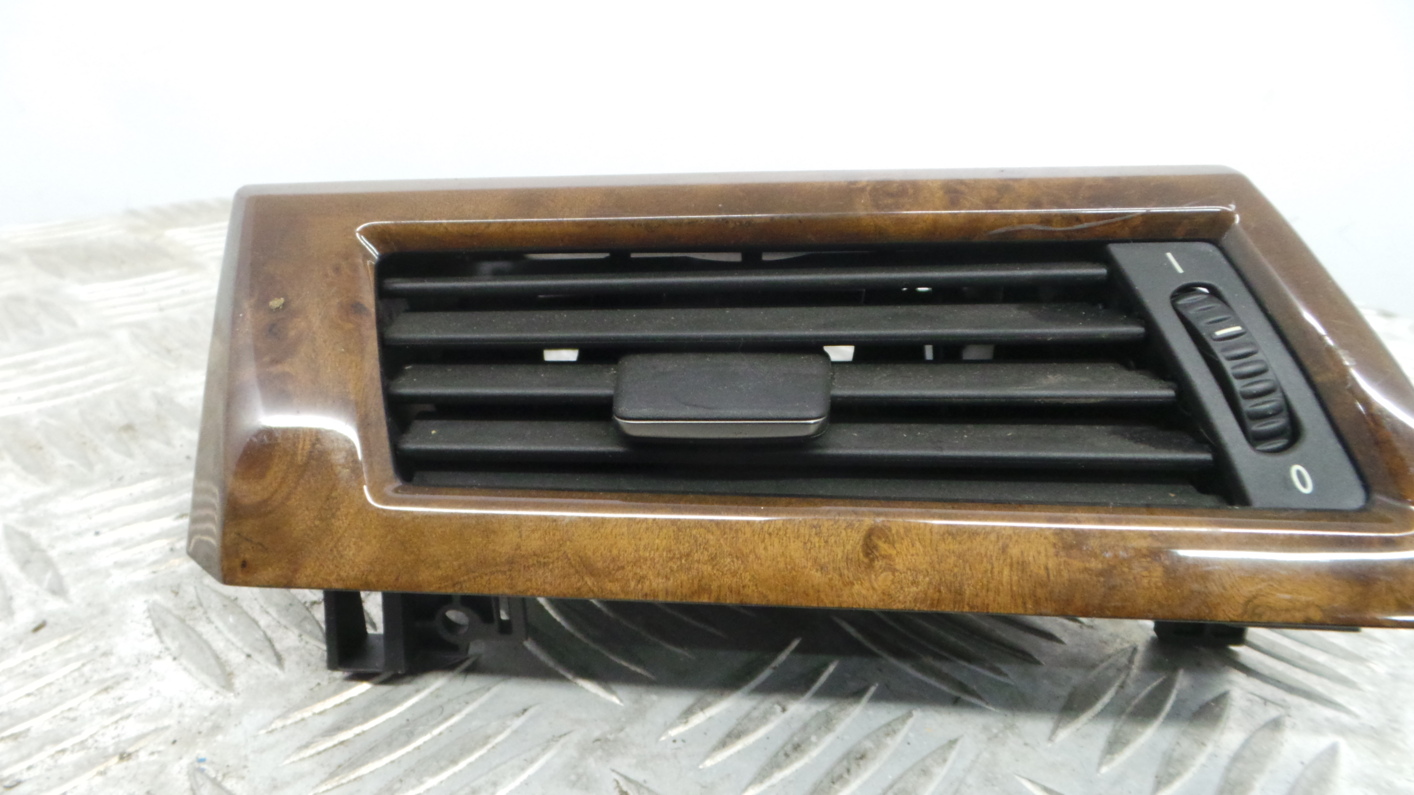 Grelha da Sofagem 64.22-6910731 - BMW 5 (E60)-33183077 Grelha da Sofagem 64.22-6910731 - BMW 5 (E60)-33183077