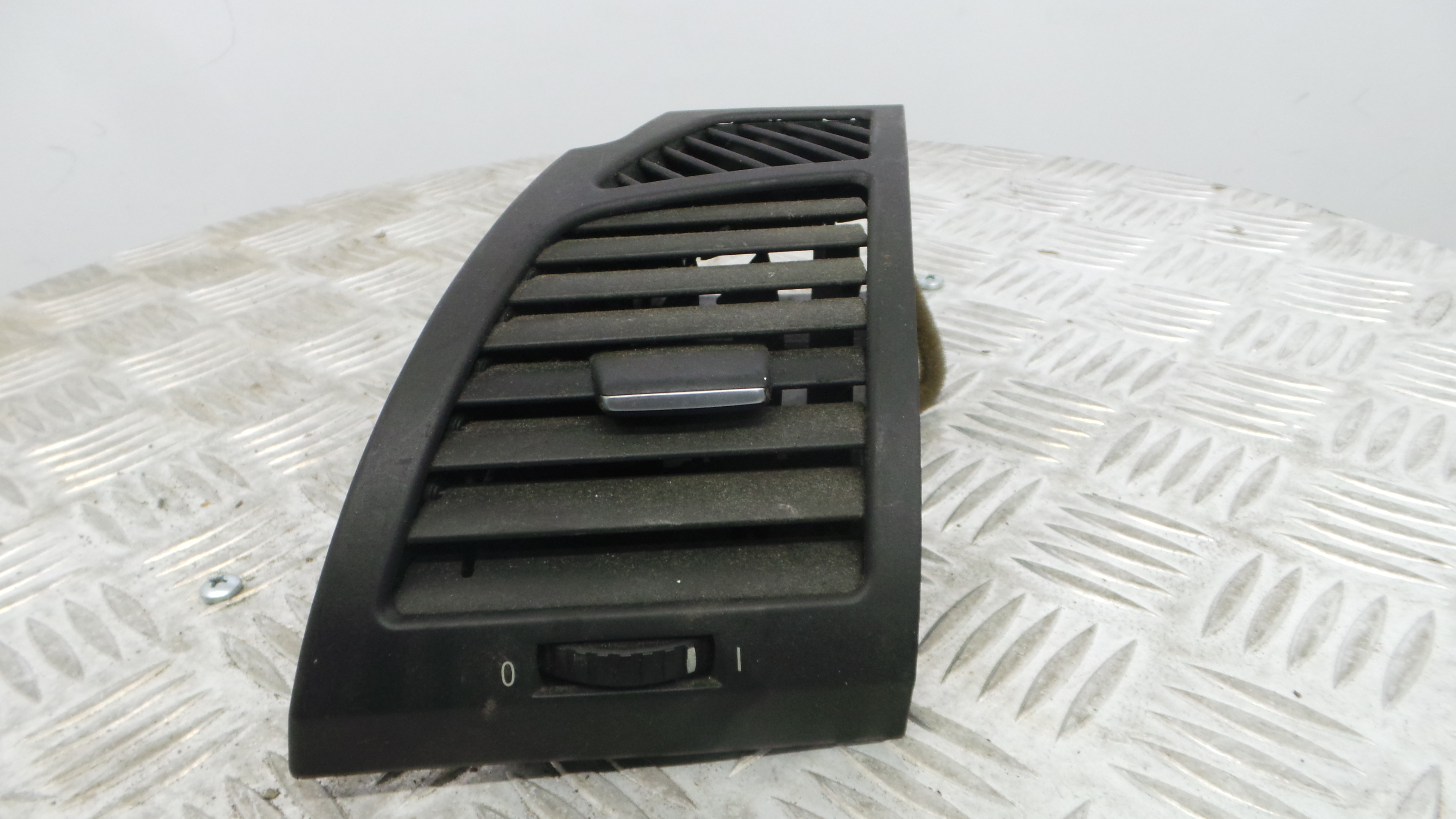 Grelha da Sofagem 51.60-7059187 - BMW 1 (E87)-33183081 Grelha da Sofagem 51.60-7059187 - BMW 1 (E87)-33183081