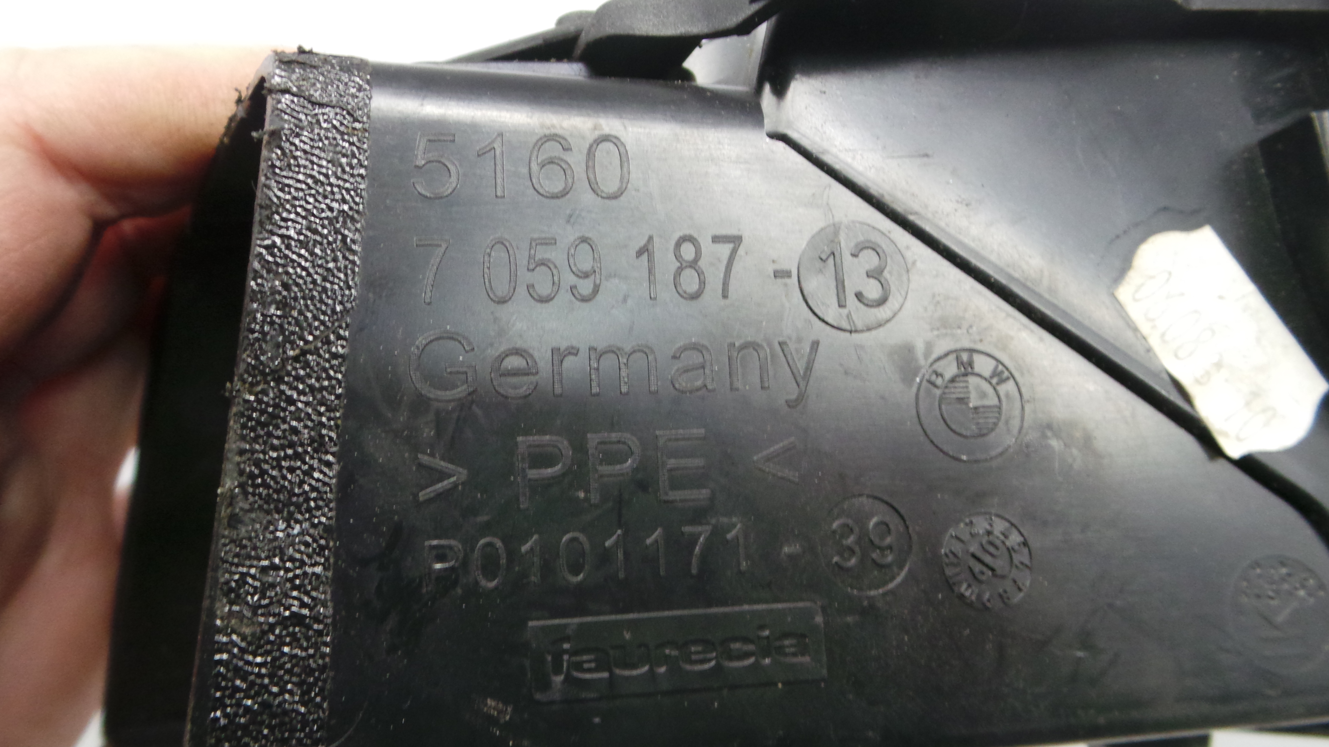 Grelha da Sofagem 51.60-7059187 - BMW 1 (E87)-33183081