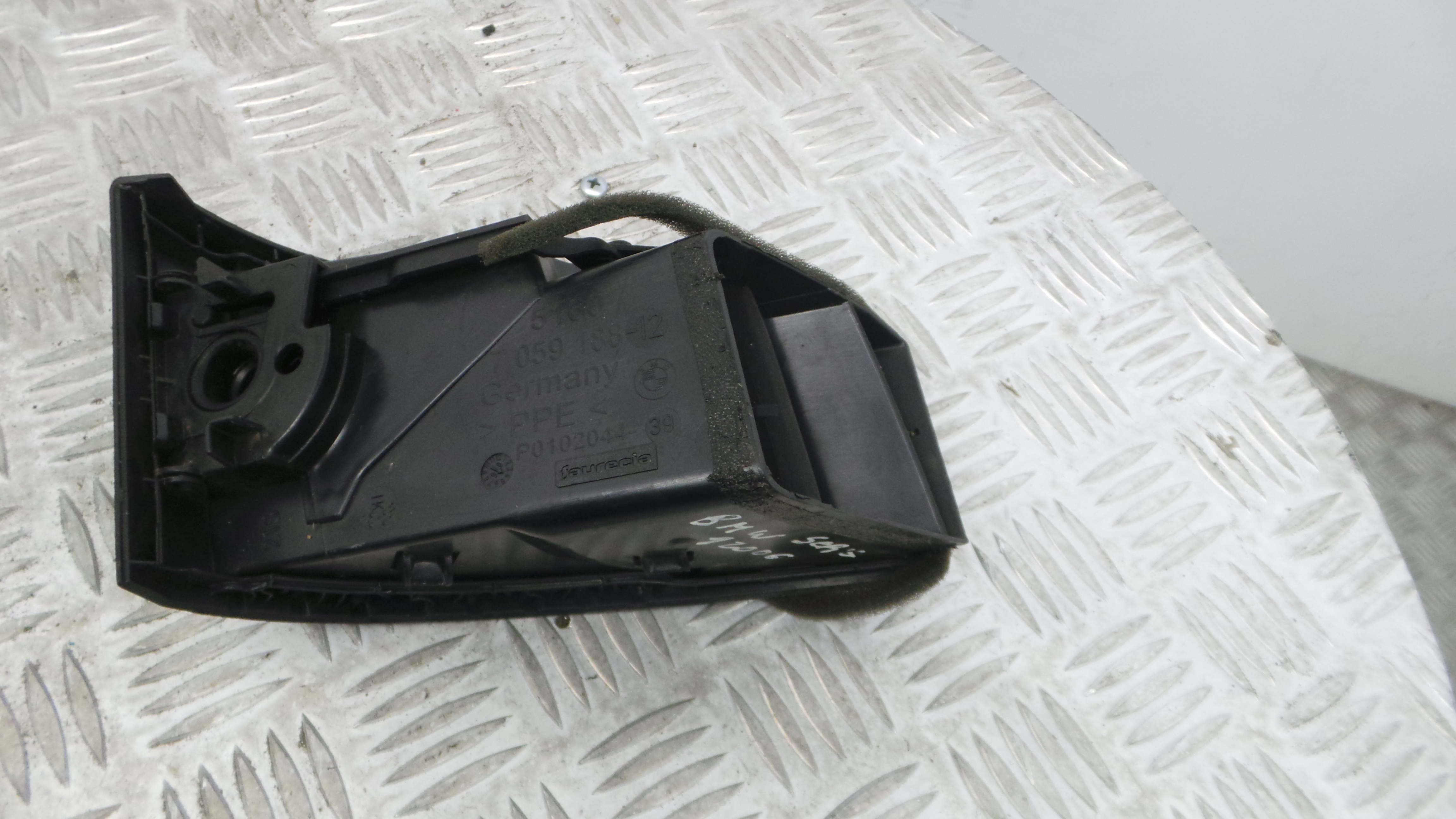 Grelha da Sofagem  51.60-7059188 - BMW 1 (E87)-33183084