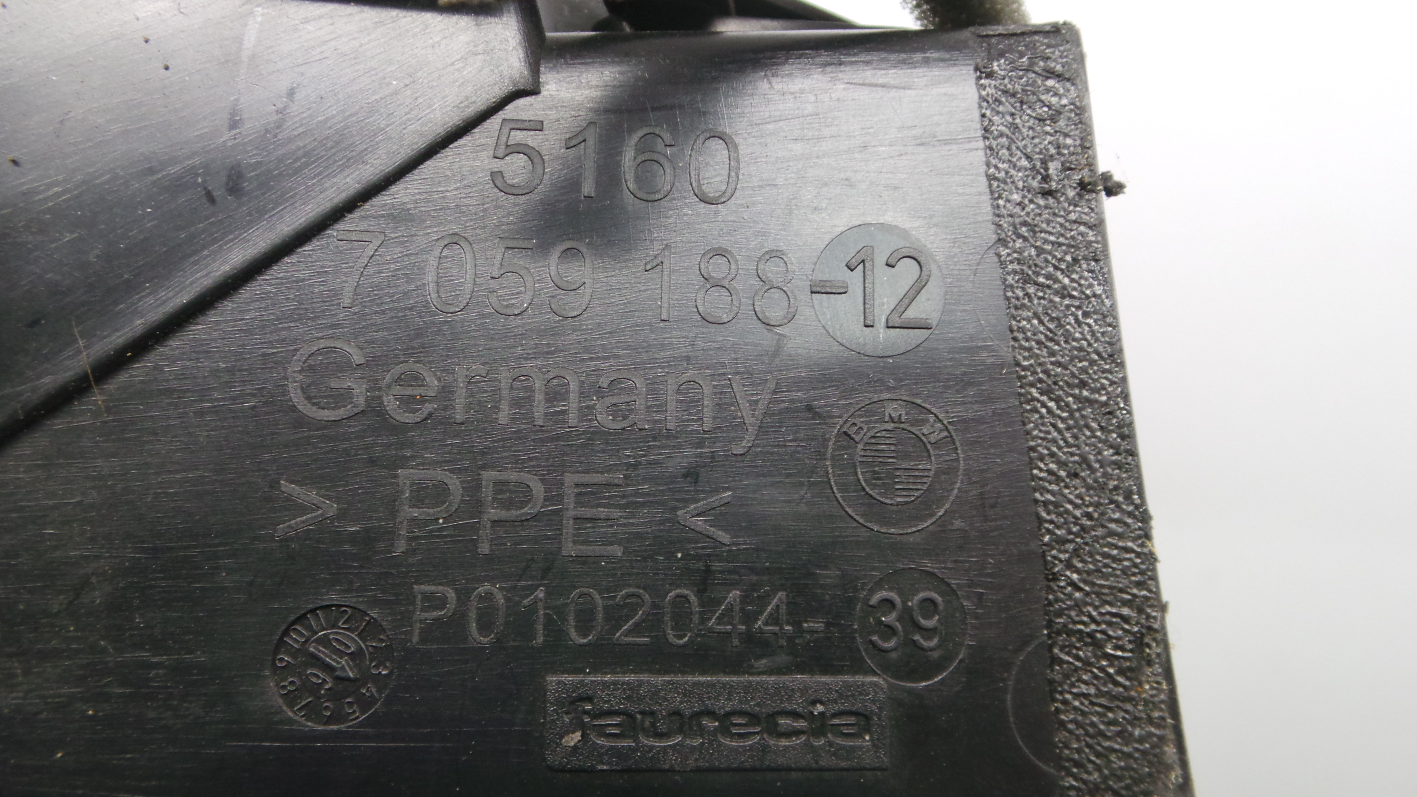 Grelha da Sofagem  51.60-7059188 - BMW 1 (E87)-33183084