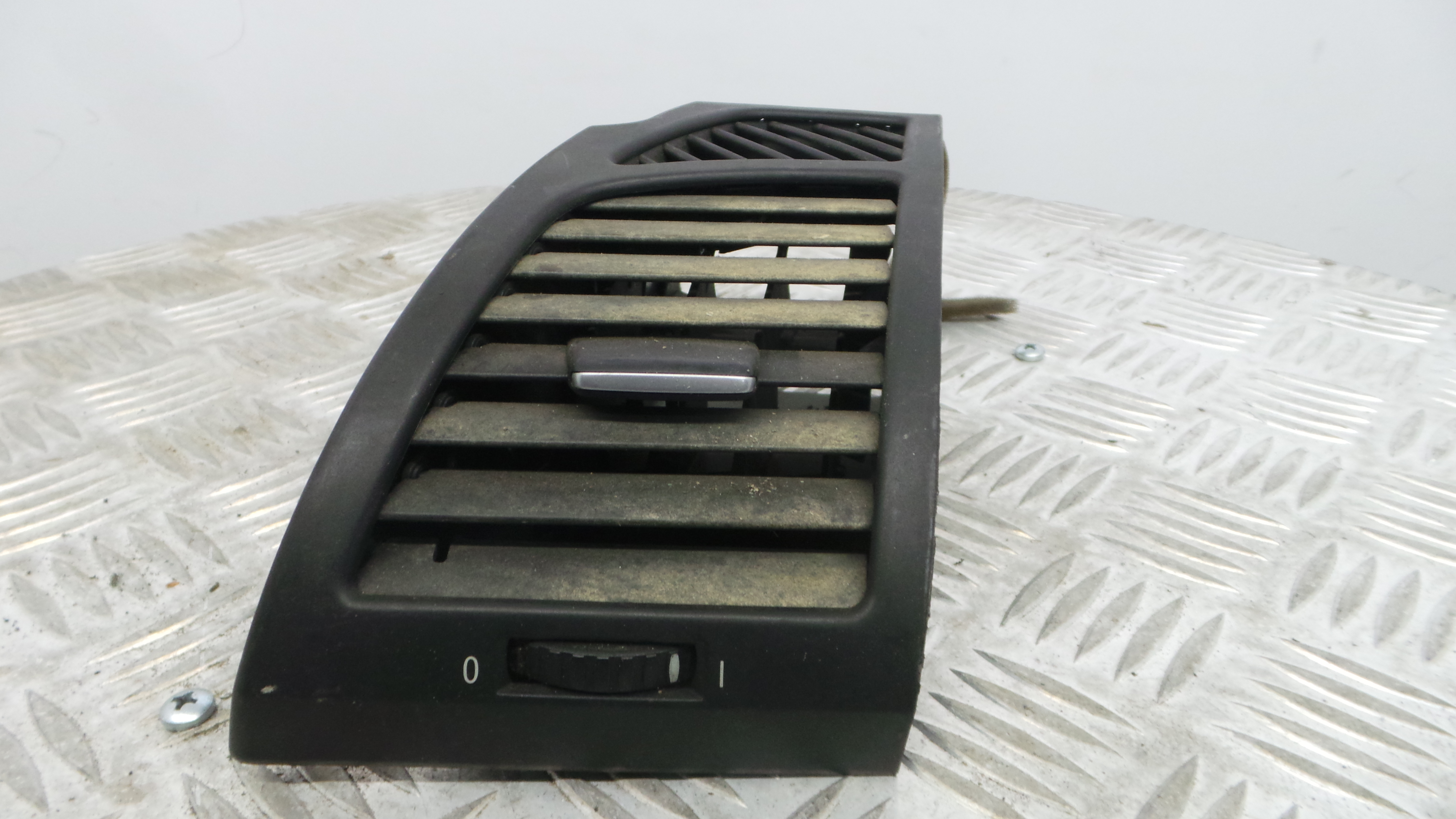 Grelha da Sofagem 51.60-7059187 - BMW 1 (E87)-33183087 Grelha da Sofagem 51.60-7059187 - BMW 1 (E87)-33183087