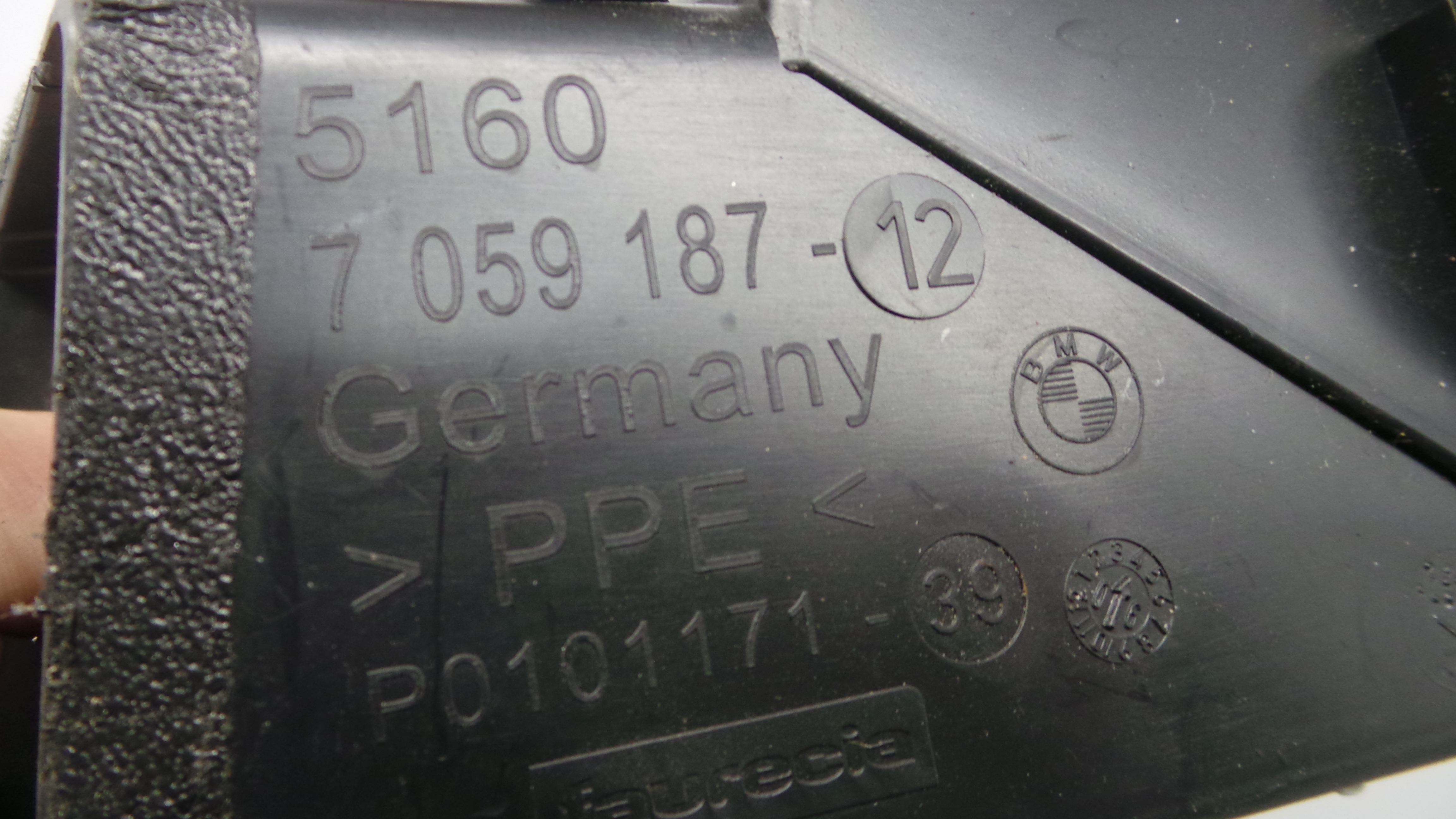 Grelha da Sofagem 51.60-7059187 - BMW 1 (E87)-33183087