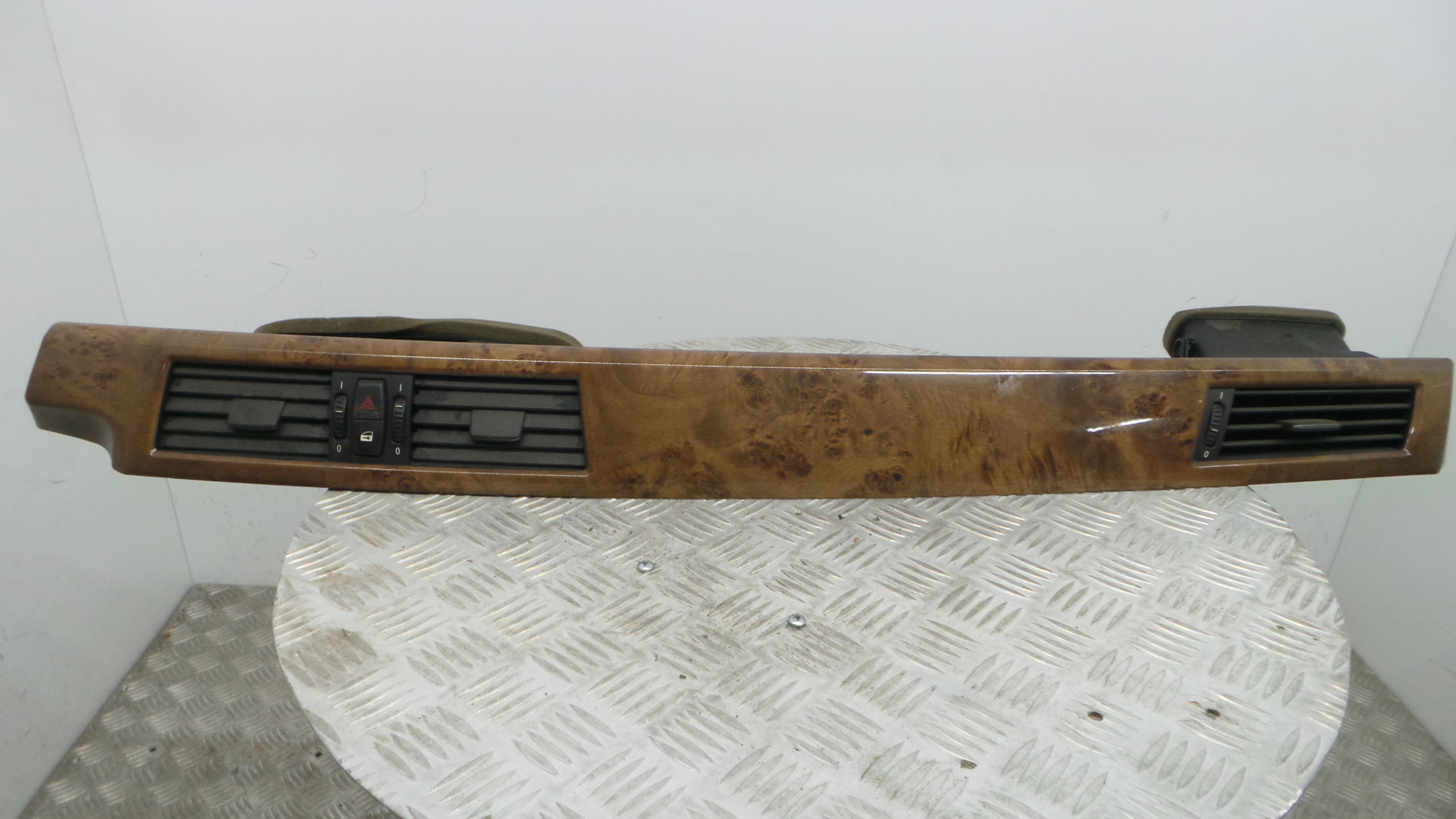 Grelha da Sofagem 697026601 - BMW 5 (E60)-33183111 Grelha da Sofagem 697026601 - BMW 5 (E60)-33183111