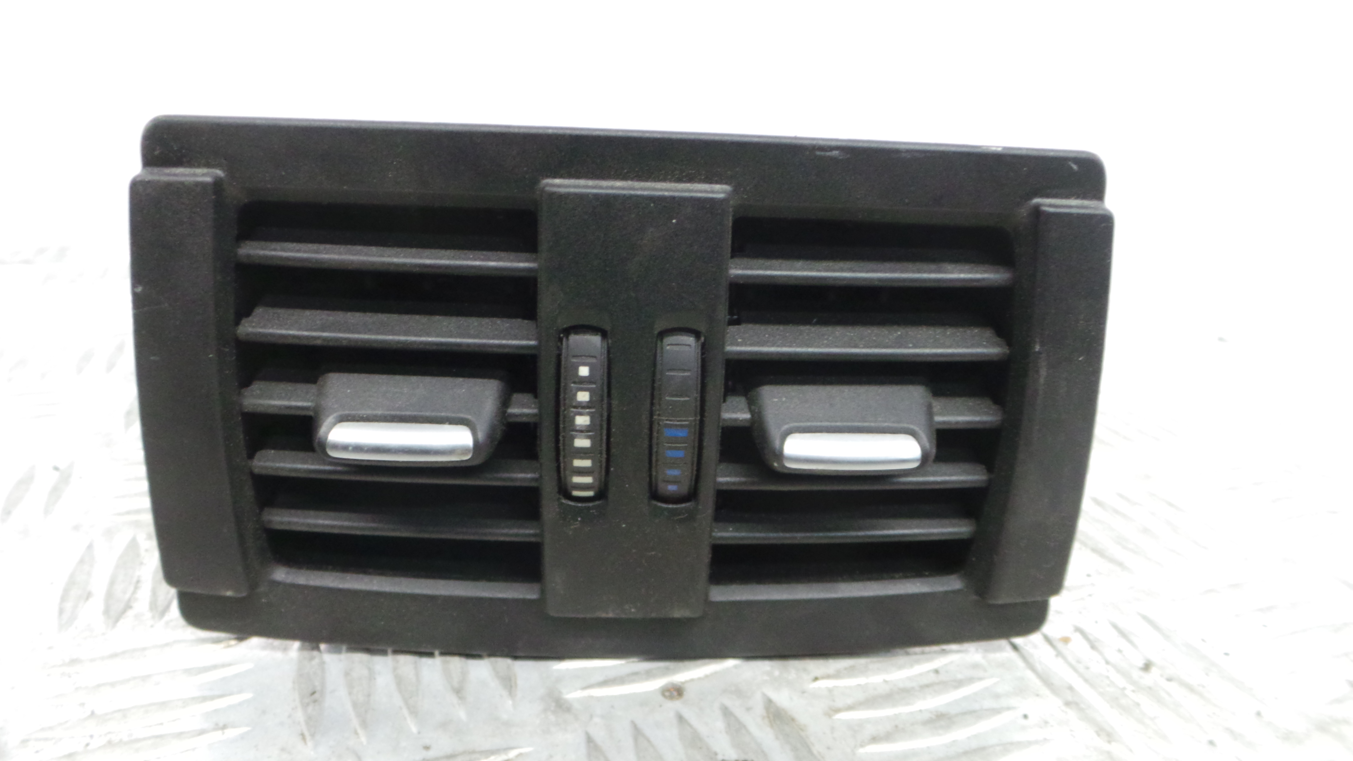 Grelha da Sofagem 64.22-9207330 - BMW 1 (F20), 1 Sports Hatch (F20)-33183150 Grelha da Sofagem 64.22-9207330 - BMW 1 (F20), 1 Sports Hatch (F20)-33183150