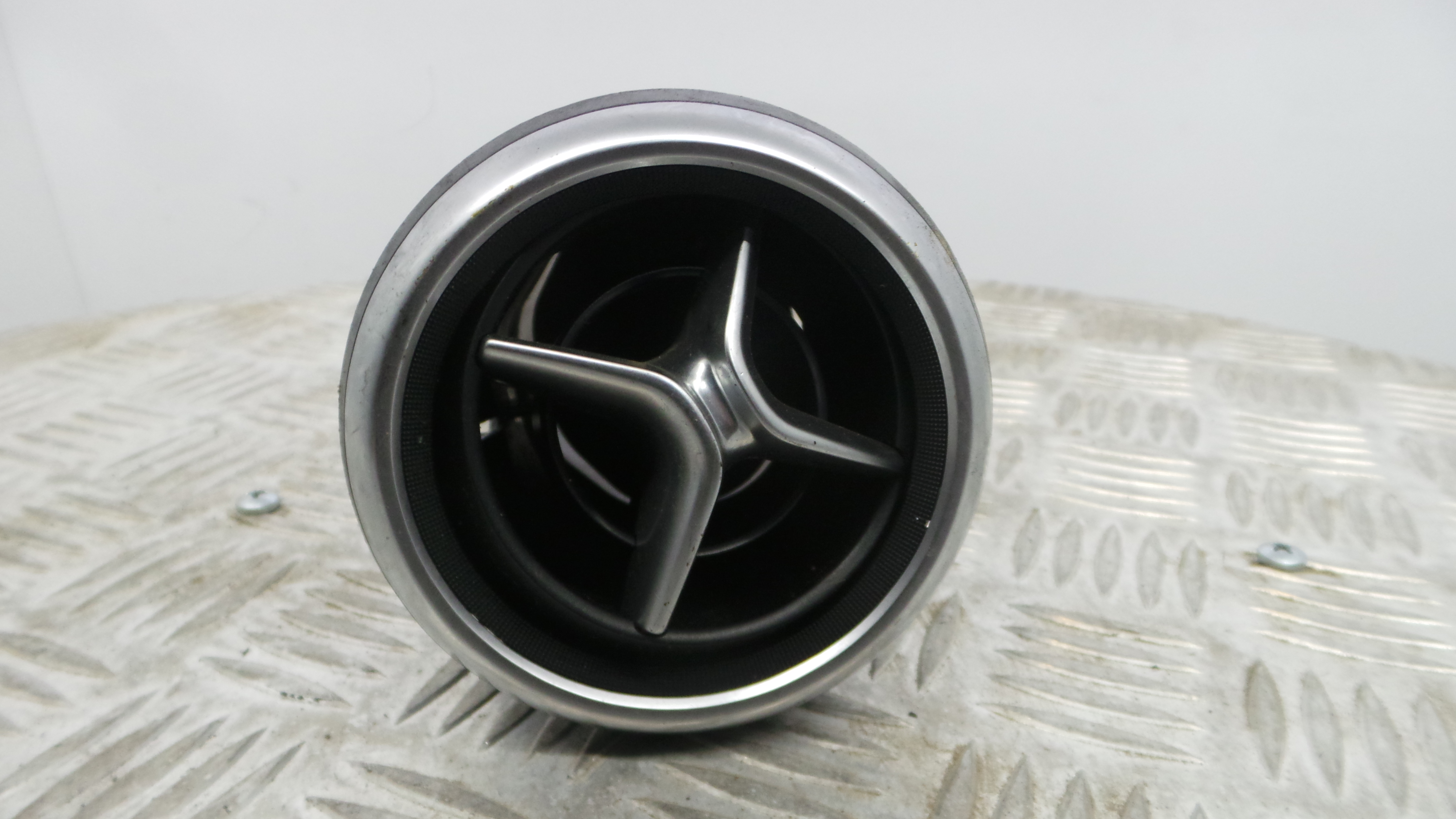 Grelha da Sofagem  A1768300354 - MERCEDES-BENZ A-CLASS (W176)-33183548