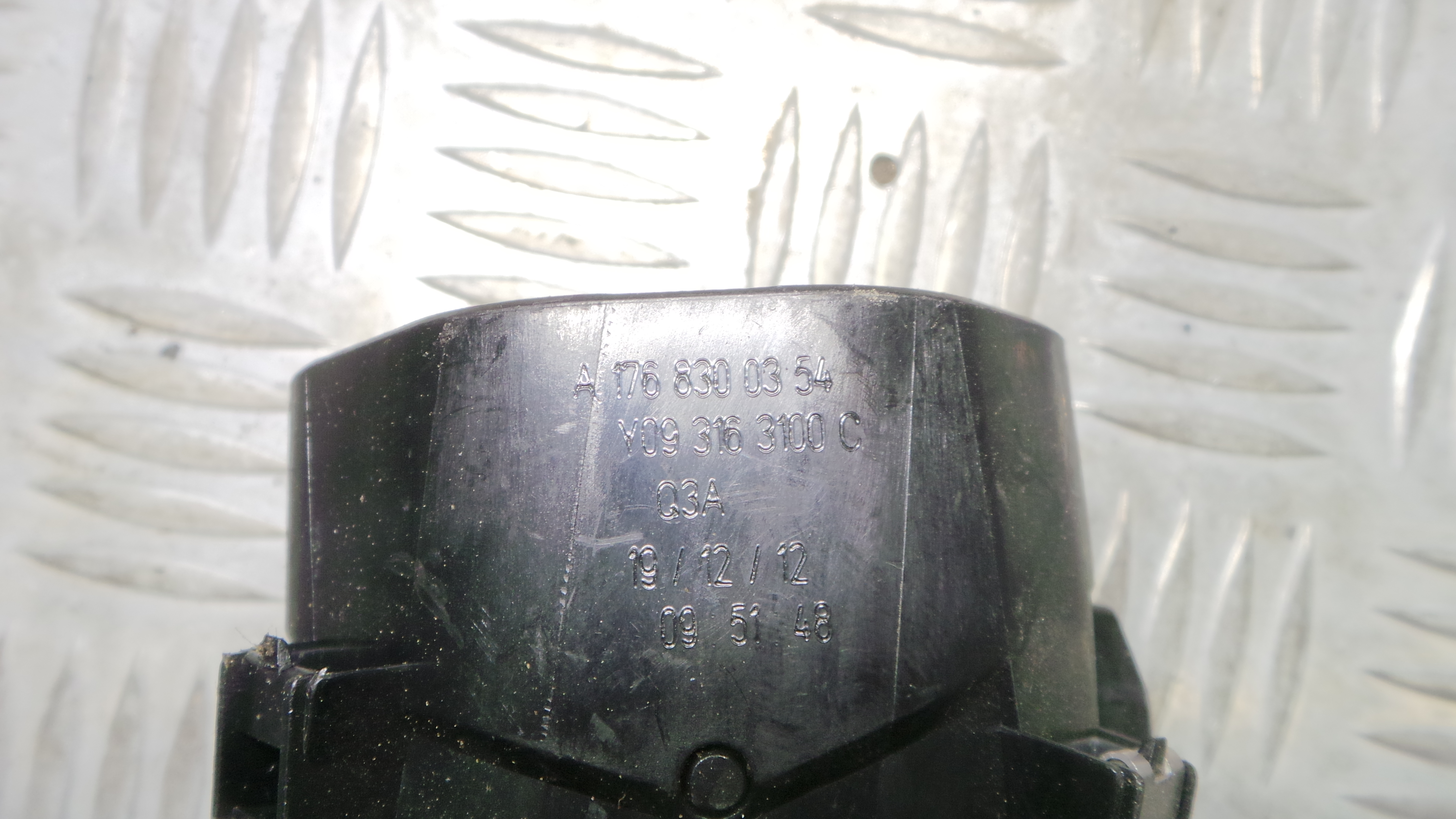 Grelha da Sofagem A1768300354 - MERCEDES-BENZ A-CLASS (W176)-33183548