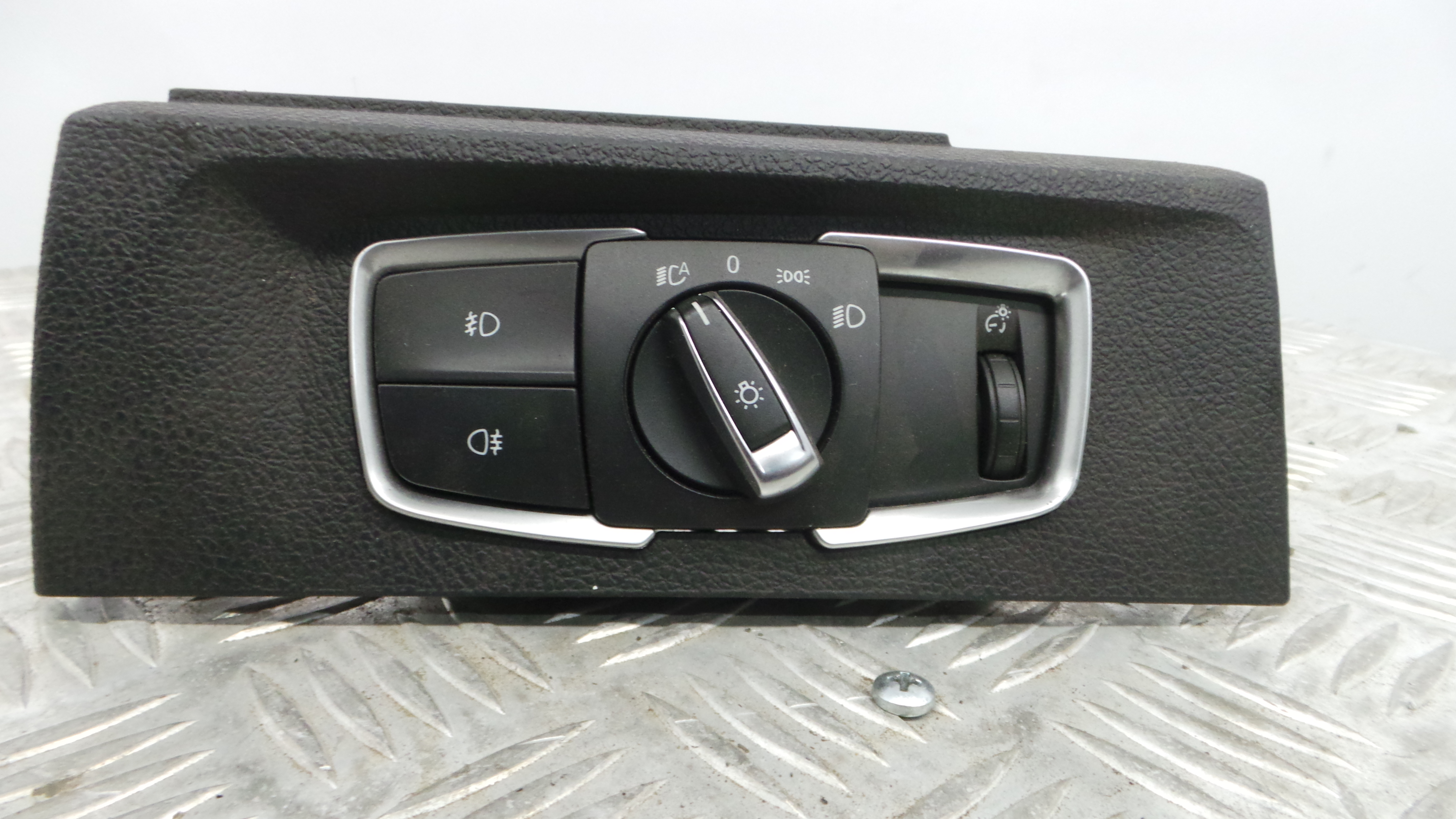 Comando das luzes 51.45-9211305 - BMW 1 (F20), 1 Sports Hatch (F20)-33183594 Comando das luzes 51.45-9211305 - BMW 1 (F20), 1 Sports Hatch (F20)-33183594