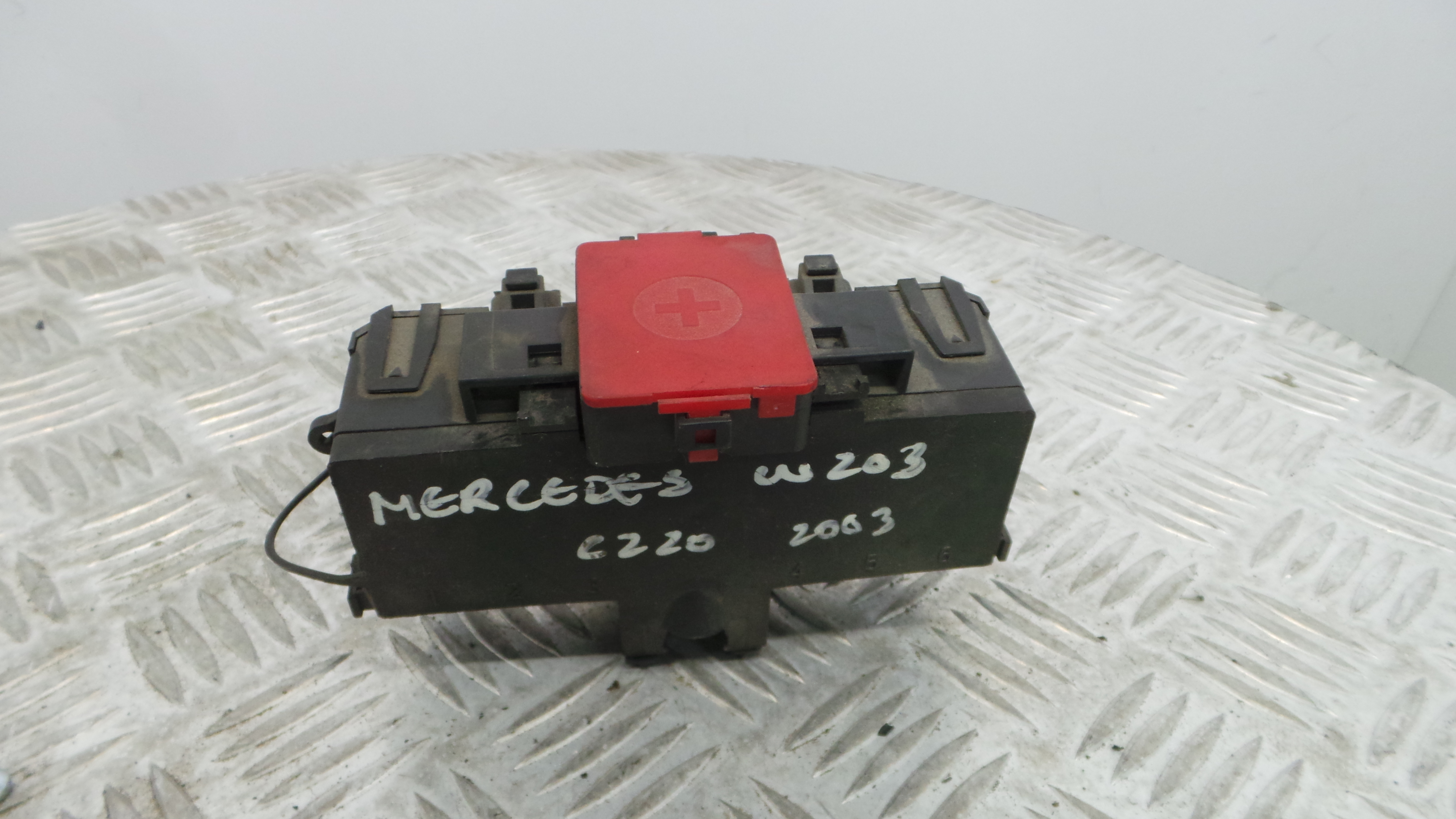 Caixa dos Fusíveis / BSI / UCH / SAM A2035450803 - MERCEDES-BENZ C-CLASS (W203)-33183954 Caixa dos Fusíveis / BSI / UCH / SAM A2035450803 - MERCEDES-BENZ C-CLASS (W203)-33183954