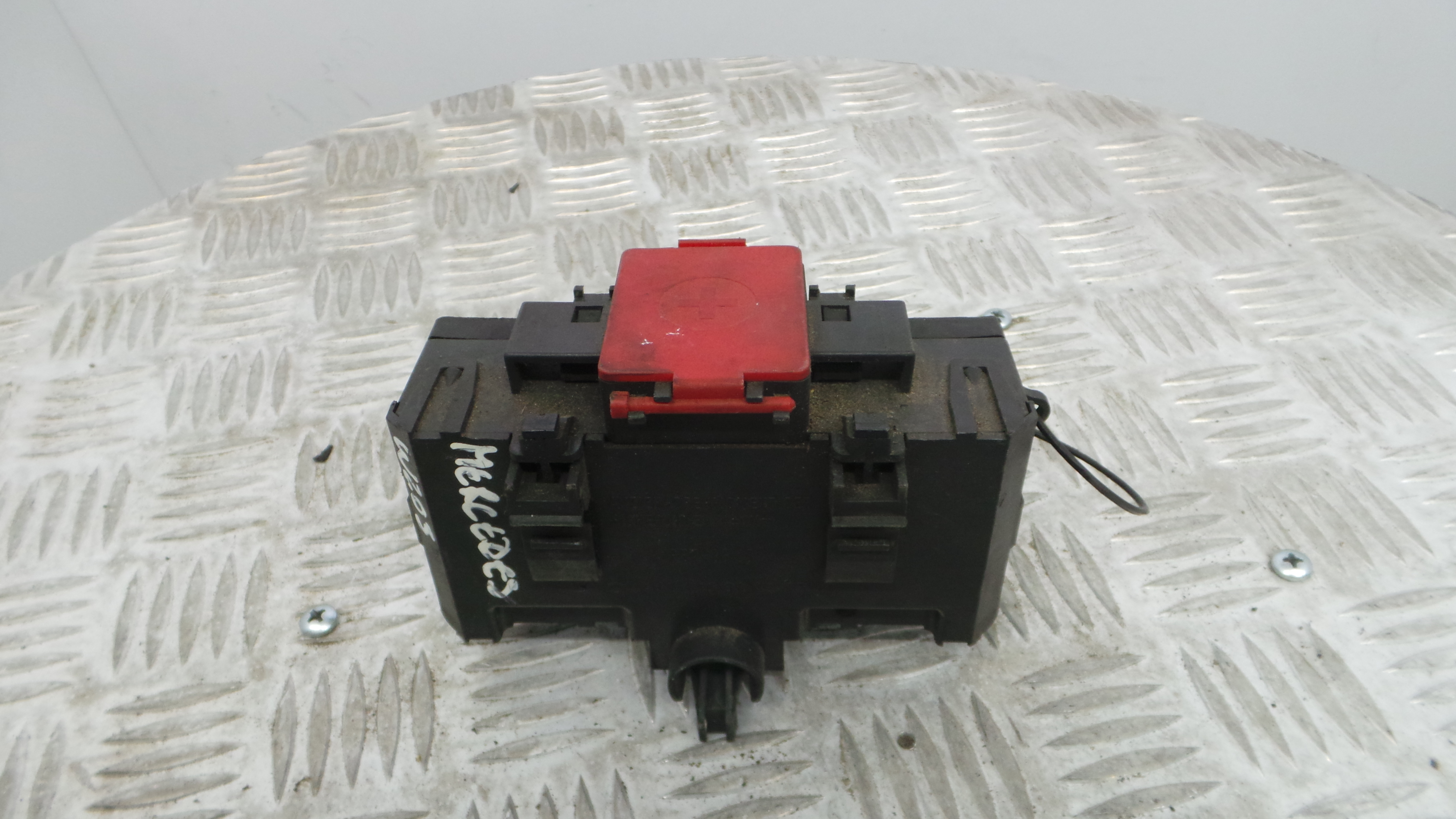 Caixa dos Fusíveis / BSI / UCH / SAM A2035450803 - MERCEDES-BENZ C-CLASS (W203)-33183962 Caixa dos Fusíveis / BSI / UCH / SAM A2035450803 - MERCEDES-BENZ C-CLASS (W203)-33183962