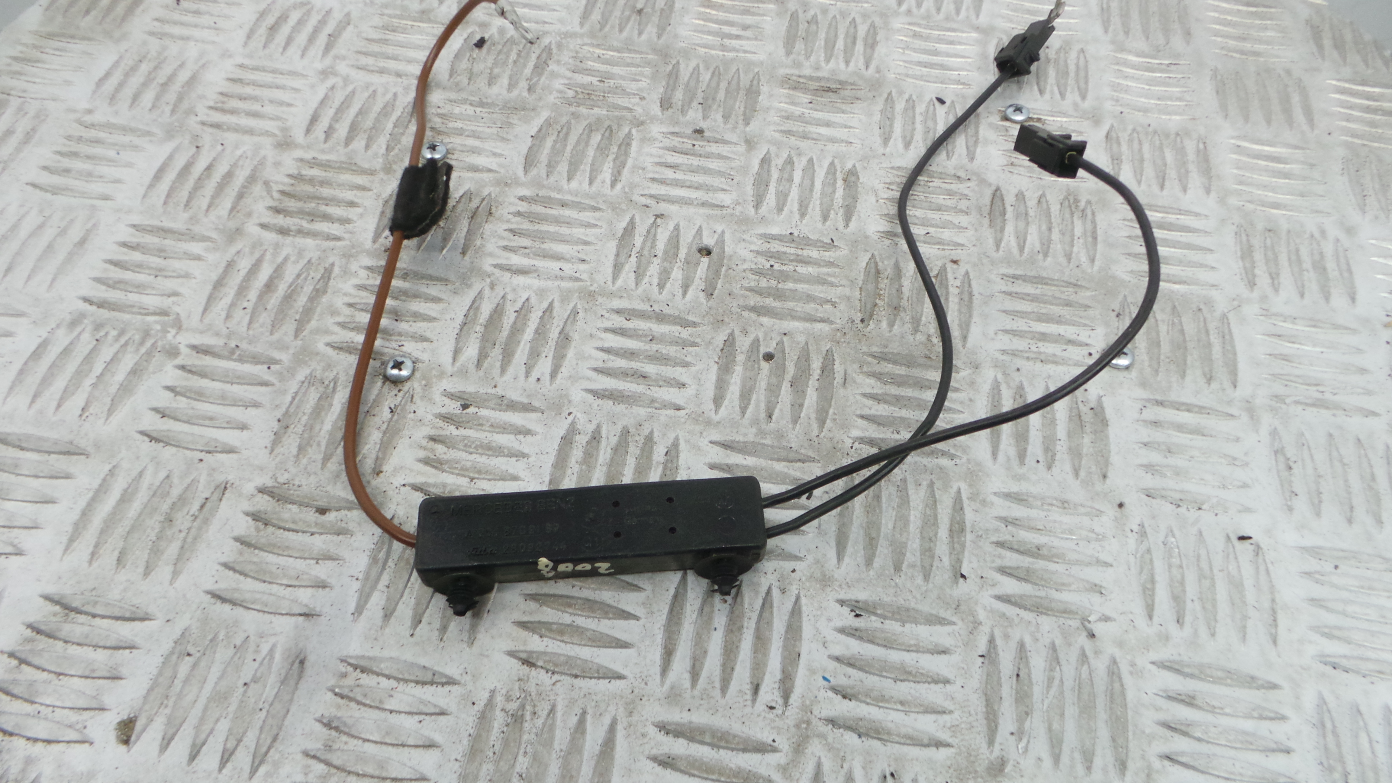 Amplificador A2048709189 - MERCEDES-BENZ C-CLASS (W204)-33184314