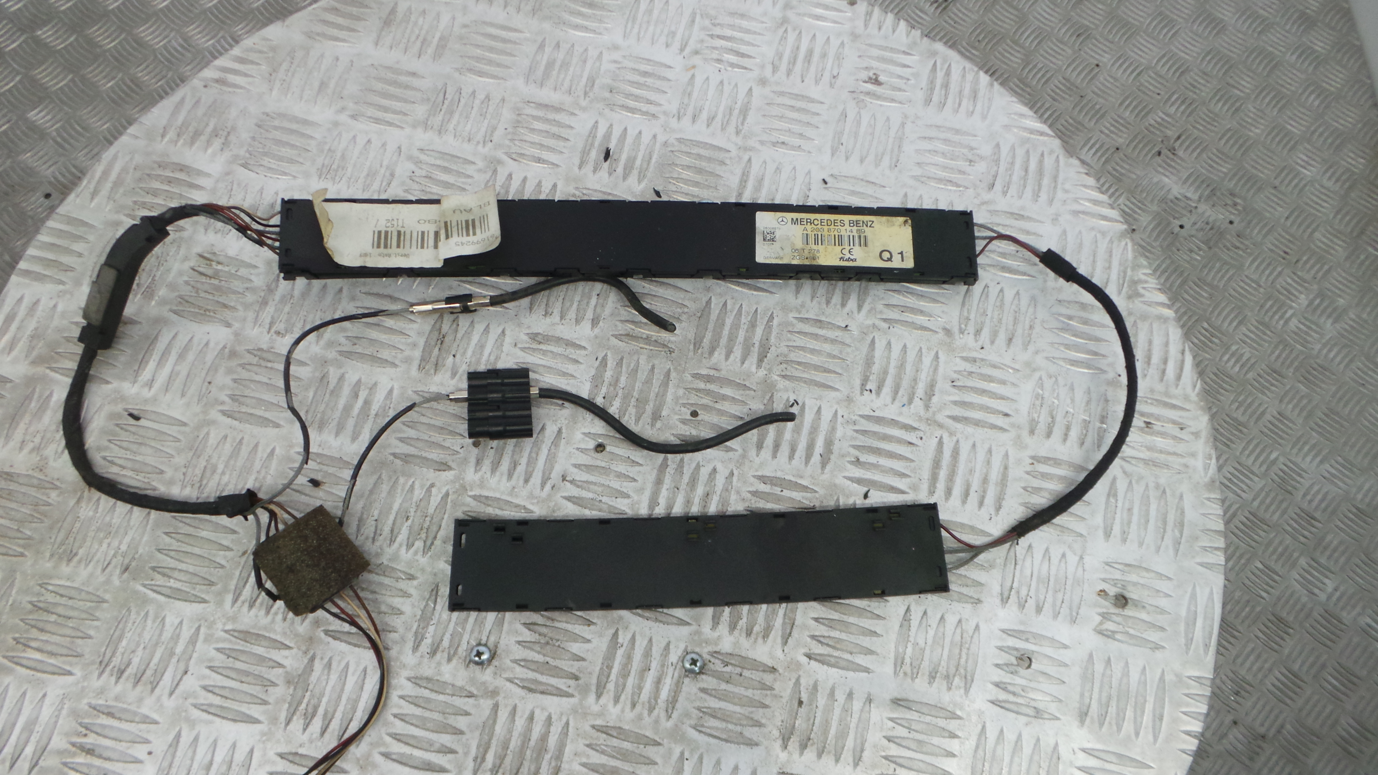 Amplificador A2038701489 - MERCEDES-BENZ C-CLASS (W203)-33184330