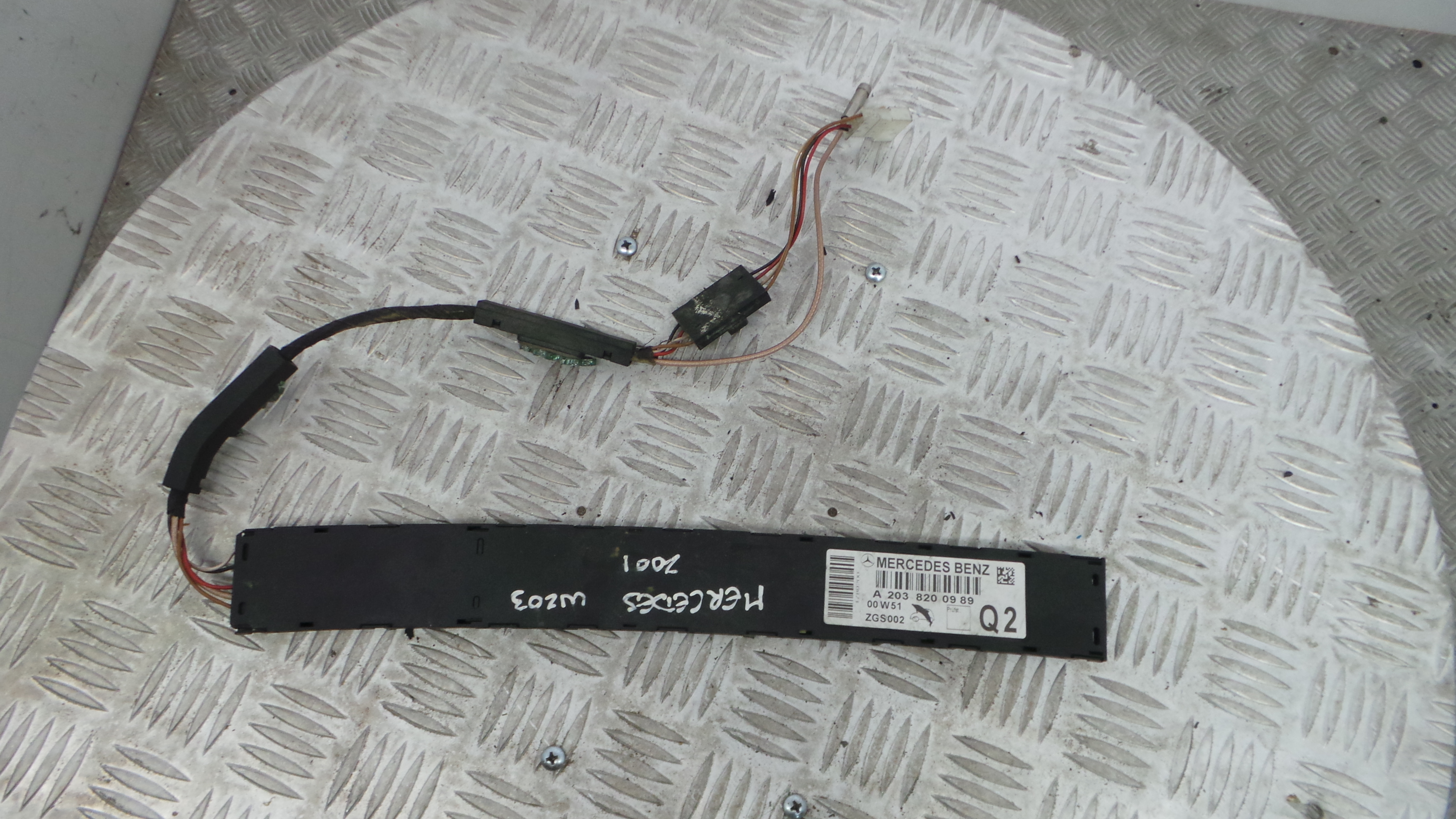 Amplificador A2038200989 - MERCEDES-BENZ C-CLASS (W203)-33184333 Amplificador A2038200989 - MERCEDES-BENZ C-CLASS (W203)-33184333