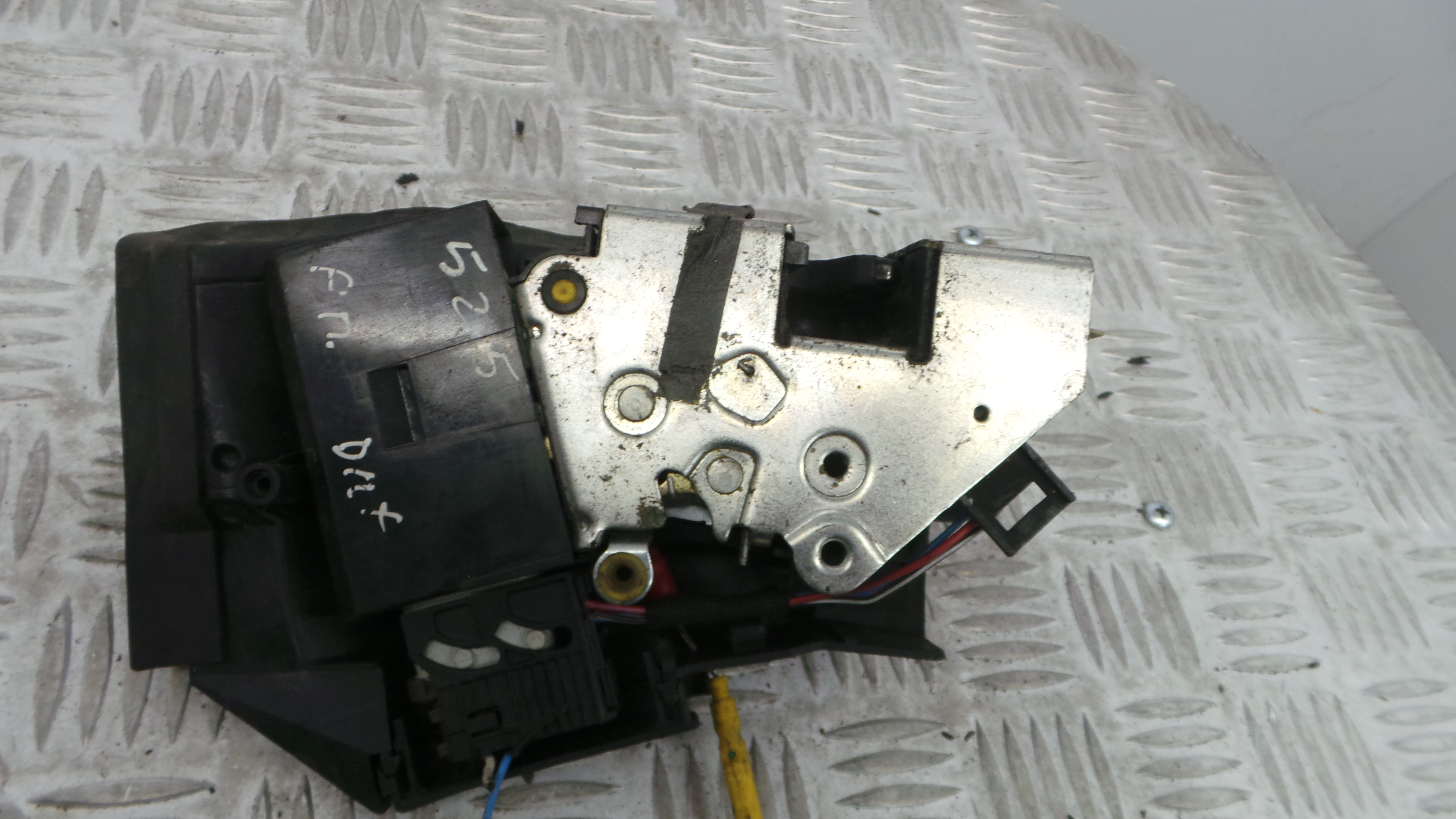 Fecho da Porta Frente Dto 67.11-8352165 - BMW 5 (E39)-33184377