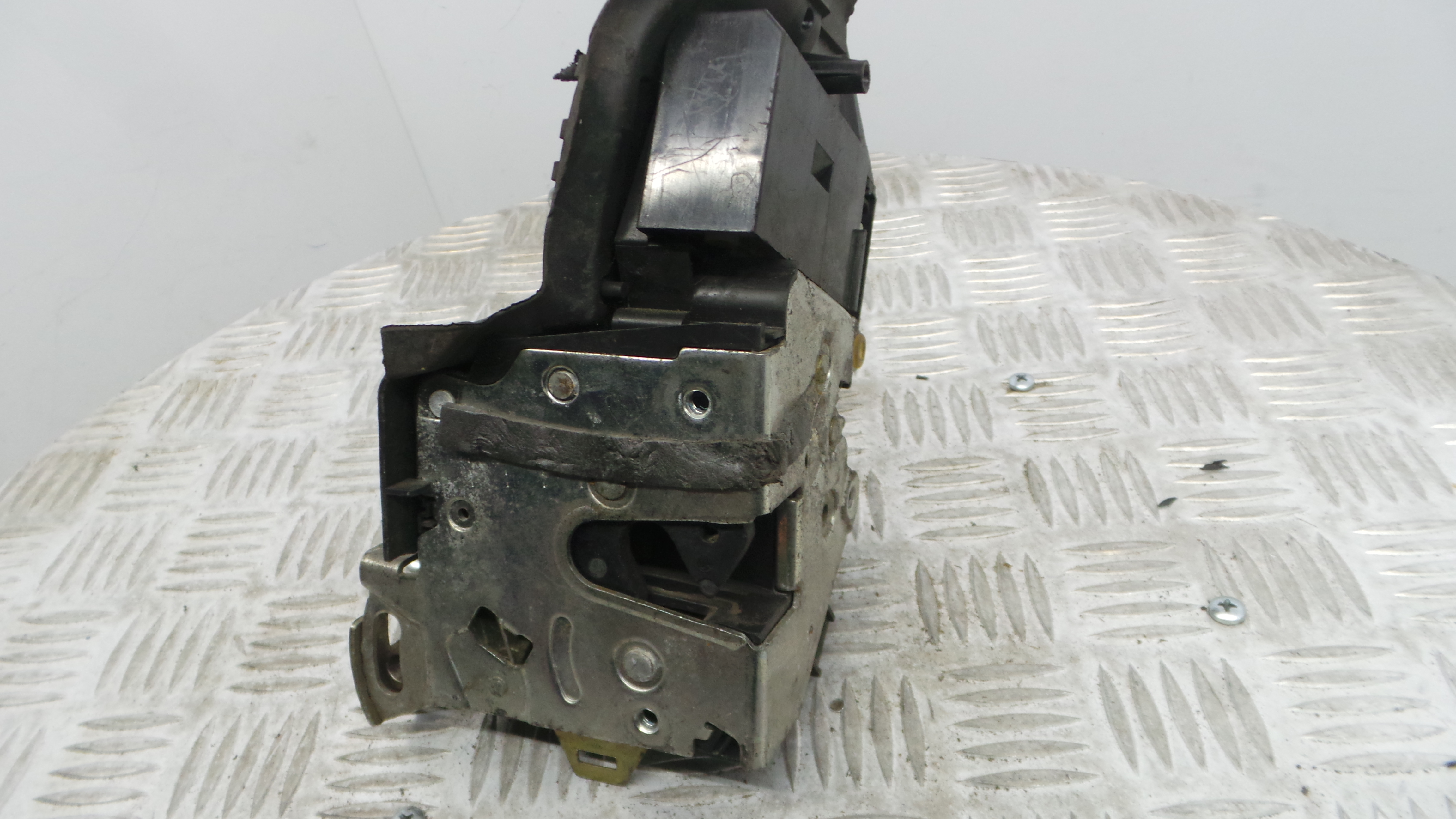 Fecho da Porta Frente Esq 67.11-8352165 - BMW 5 (E39)-33184380