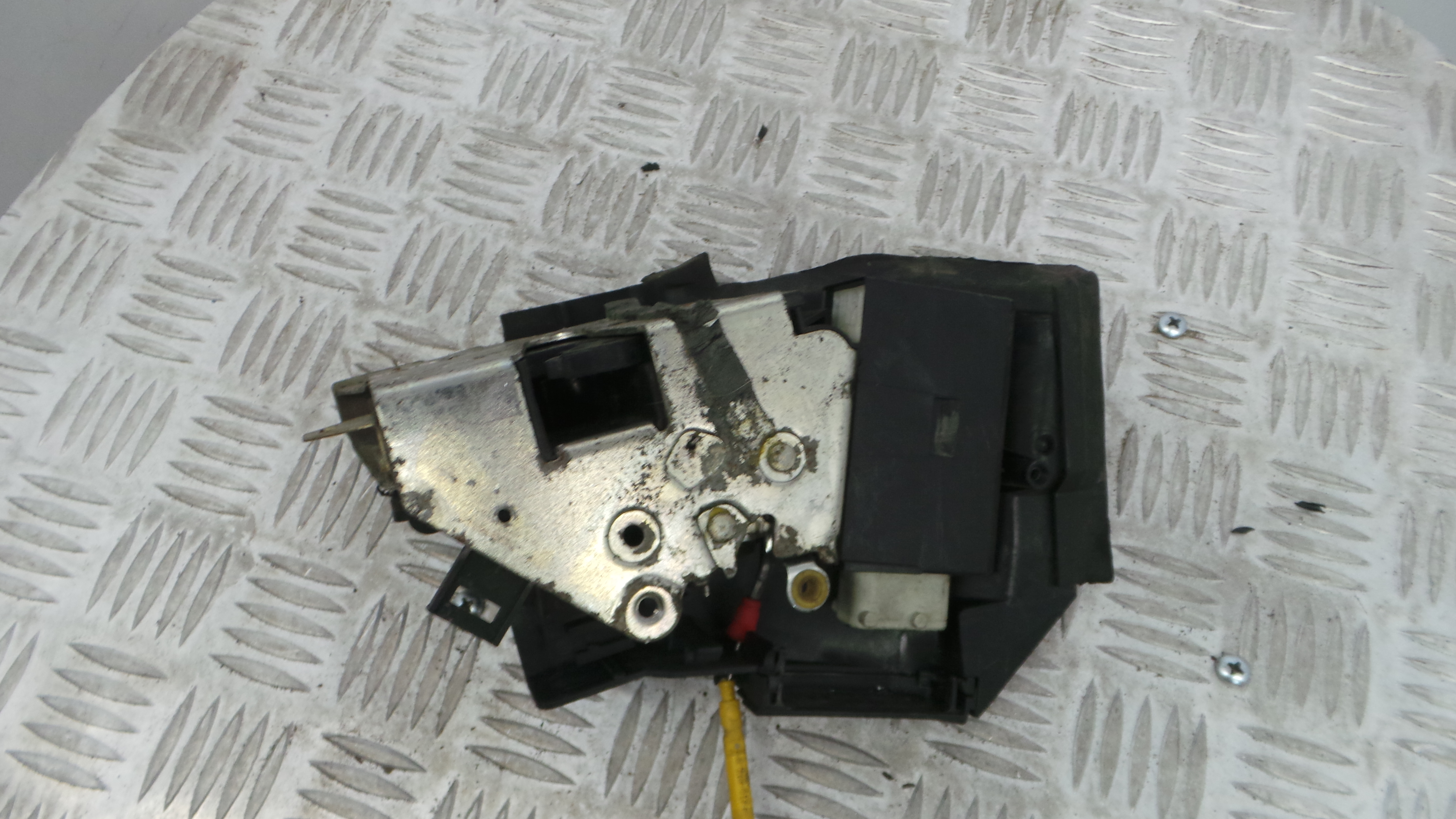 Fecho da Porta Frente Esq 67.11-8352165 - BMW 5 (E39)-33184380