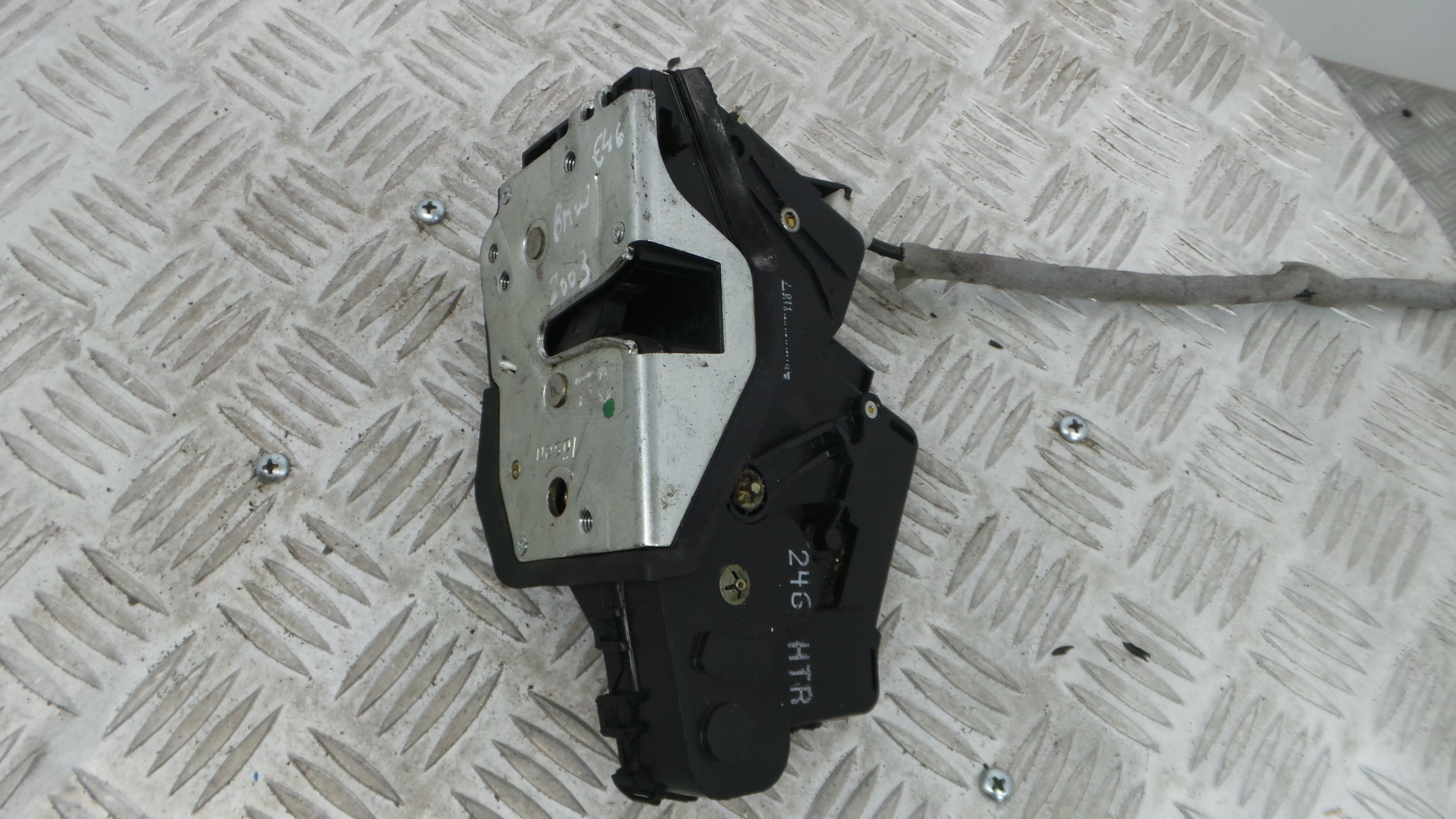 Fecho da Porta Trás Dto 51.22-7011246 - BMW 3 (E46)-33184385 Fecho da Porta Trás Dto 51.22-7011246 - BMW 3 (E46)-33184385