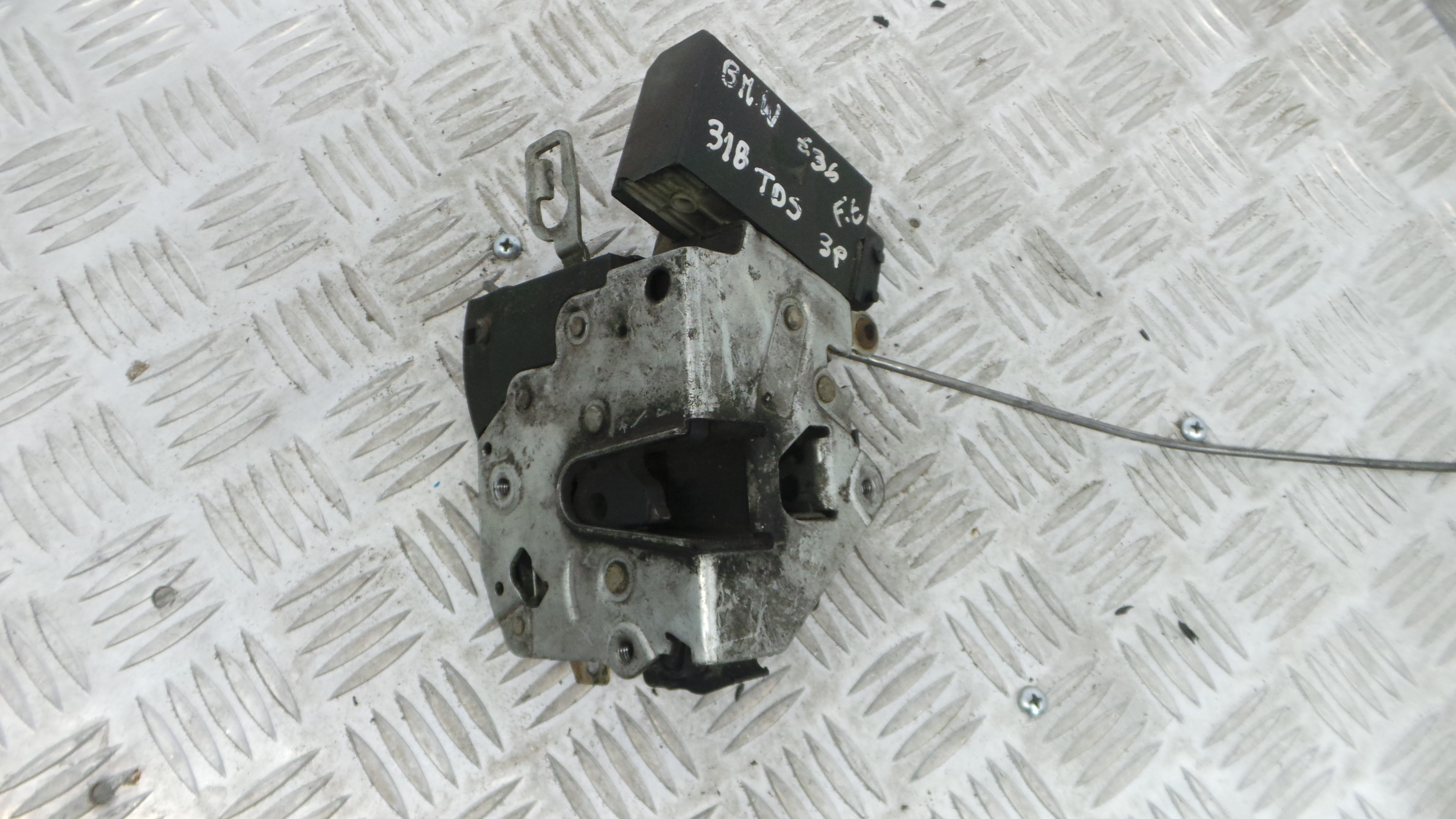 Fecho da Porta Esq 51.21-1977113 - BMW 3 (E36)-33184389