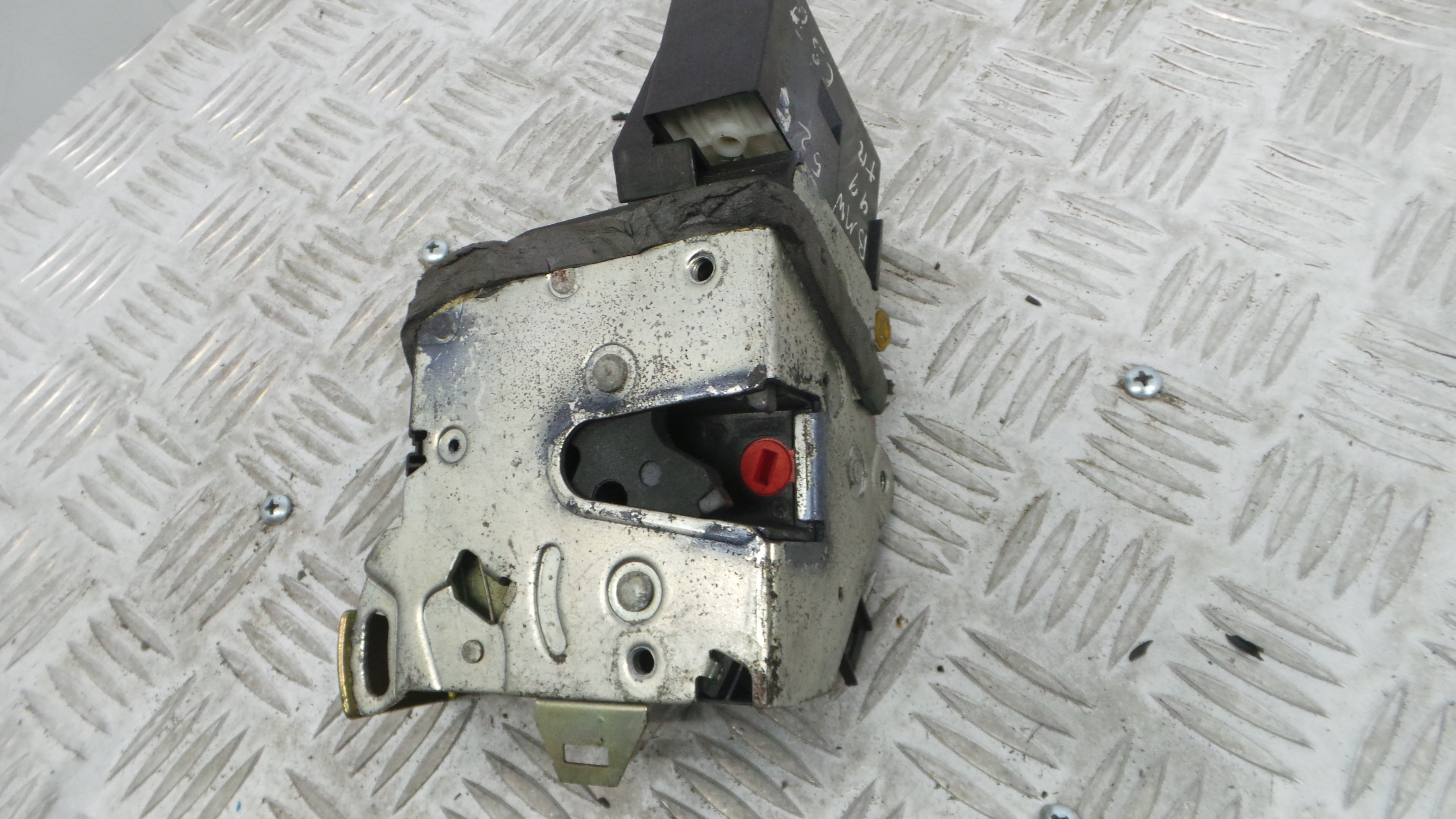 Fecho da Porta Trás Esq 67.11-8352145 - BMW 5 (E39)-33184392