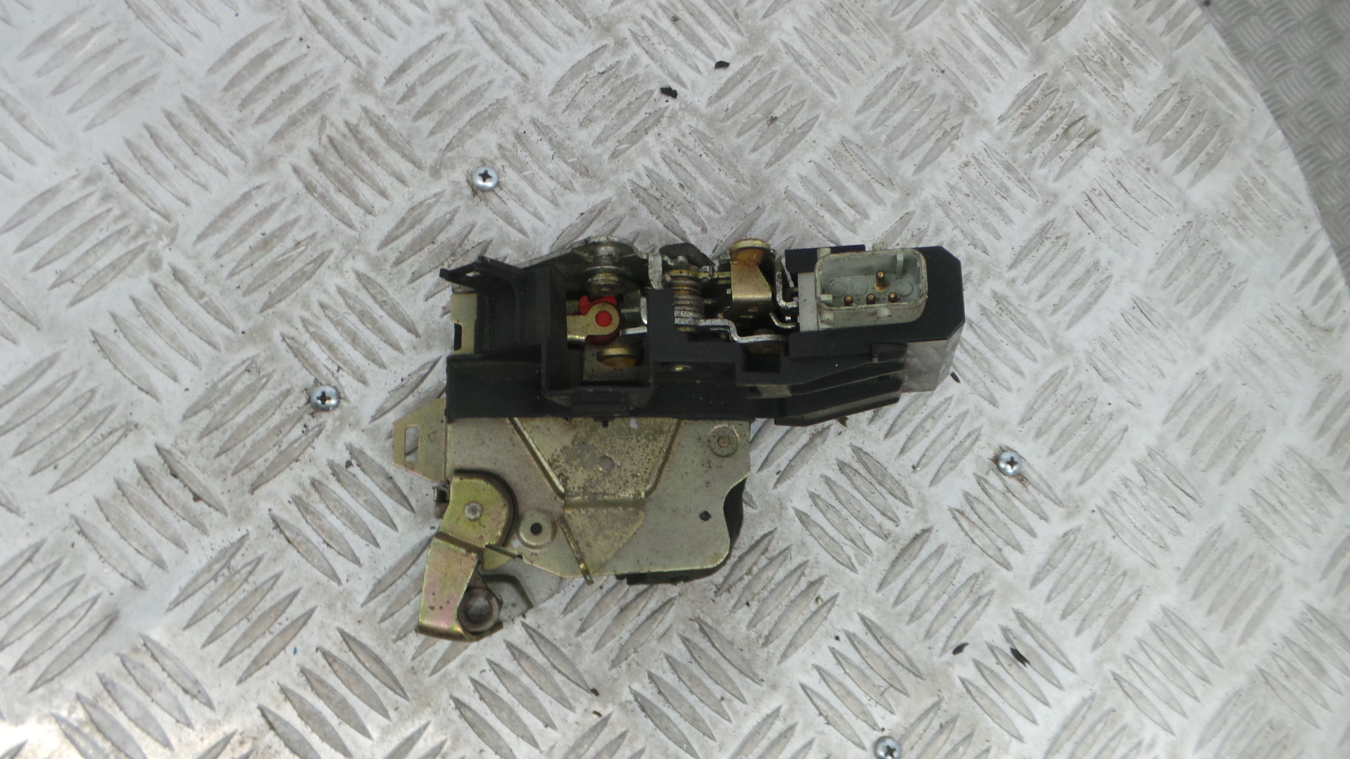 Fecho da Porta Trás Esq 67.11-8352145 - BMW 5 (E39)-33184392