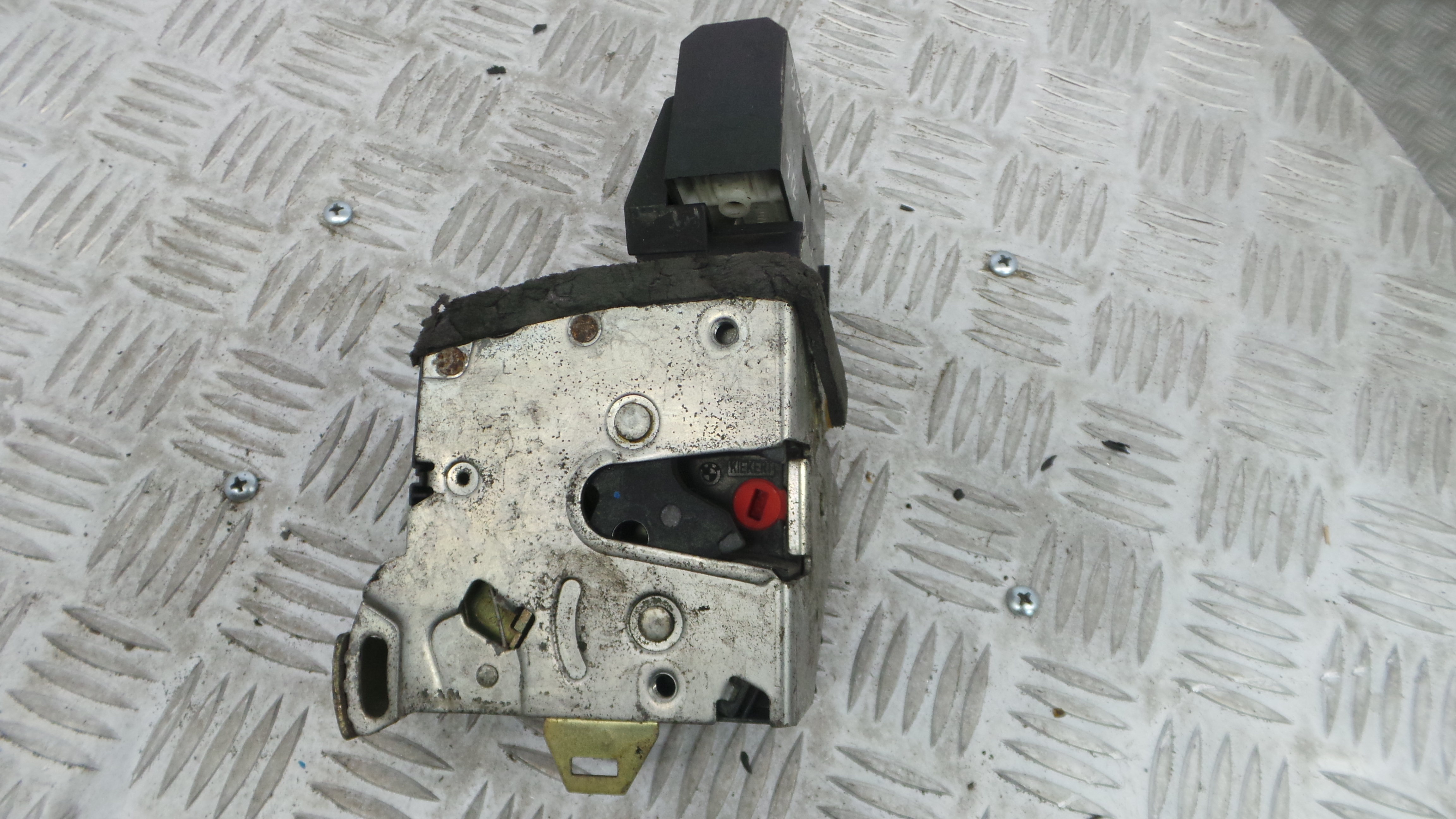 Fecho da Porta Trás Esq 51.21-8235097 - BMW 5 (E39)-33184571