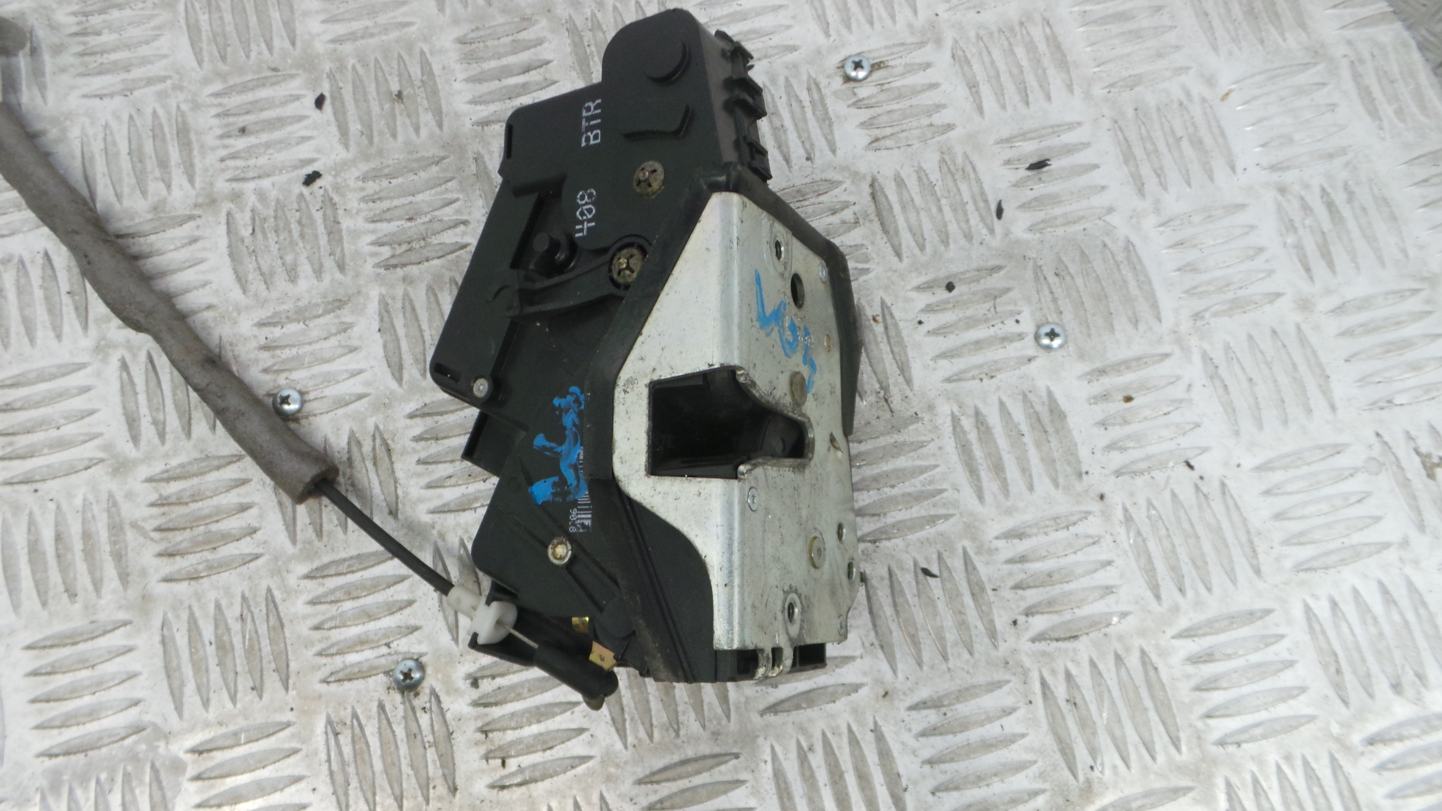 Fecho da Porta Frente Dto 51.21-7011244 - BMW 3 (E46)-33184578 Fecho da Porta Frente Dto 51.21-7011244 - BMW 3 (E46)-33184578