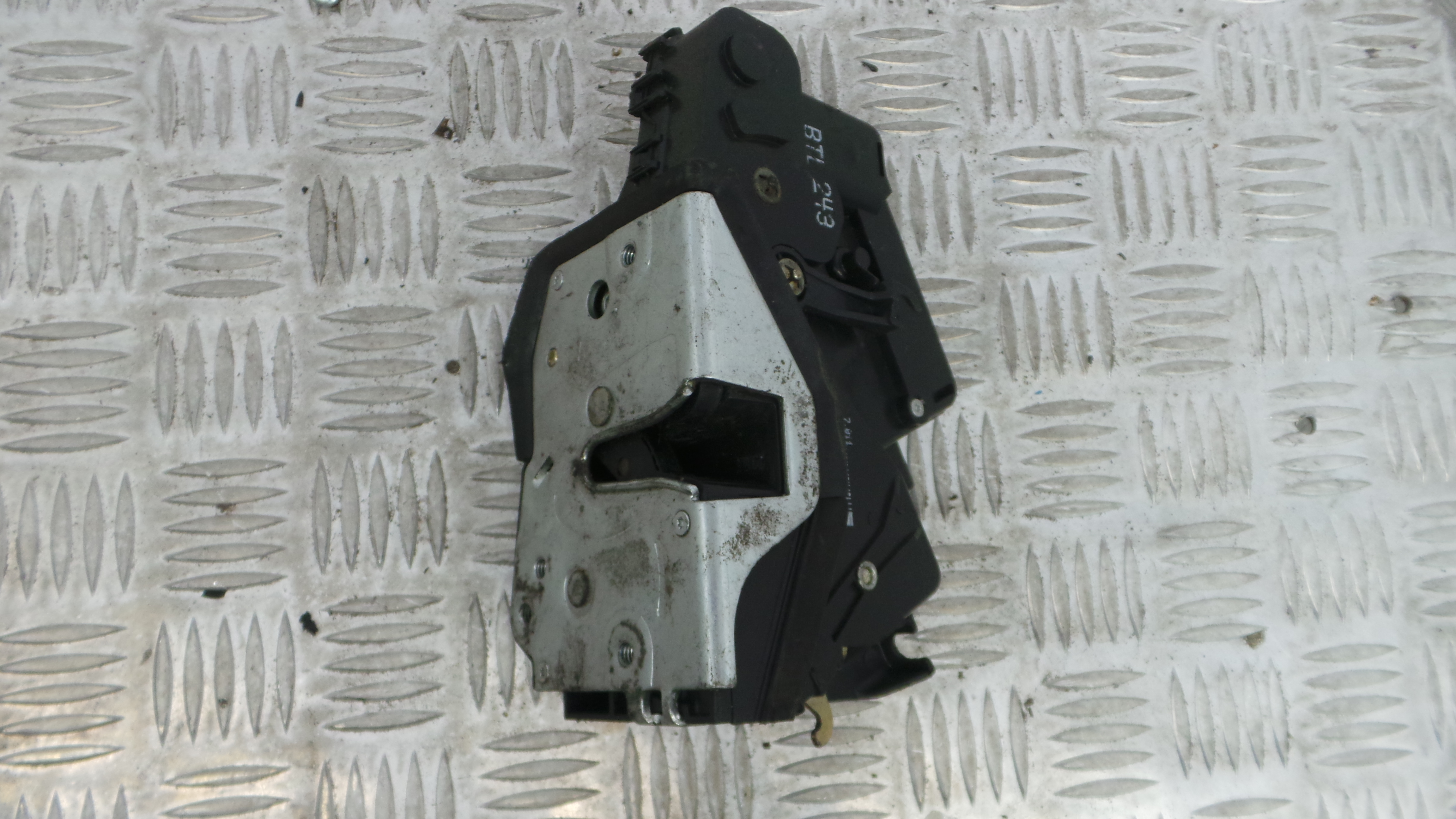 Fecho da Porta Trás Esq 51.22-7011309 - BMW 3 (E46)-33184593