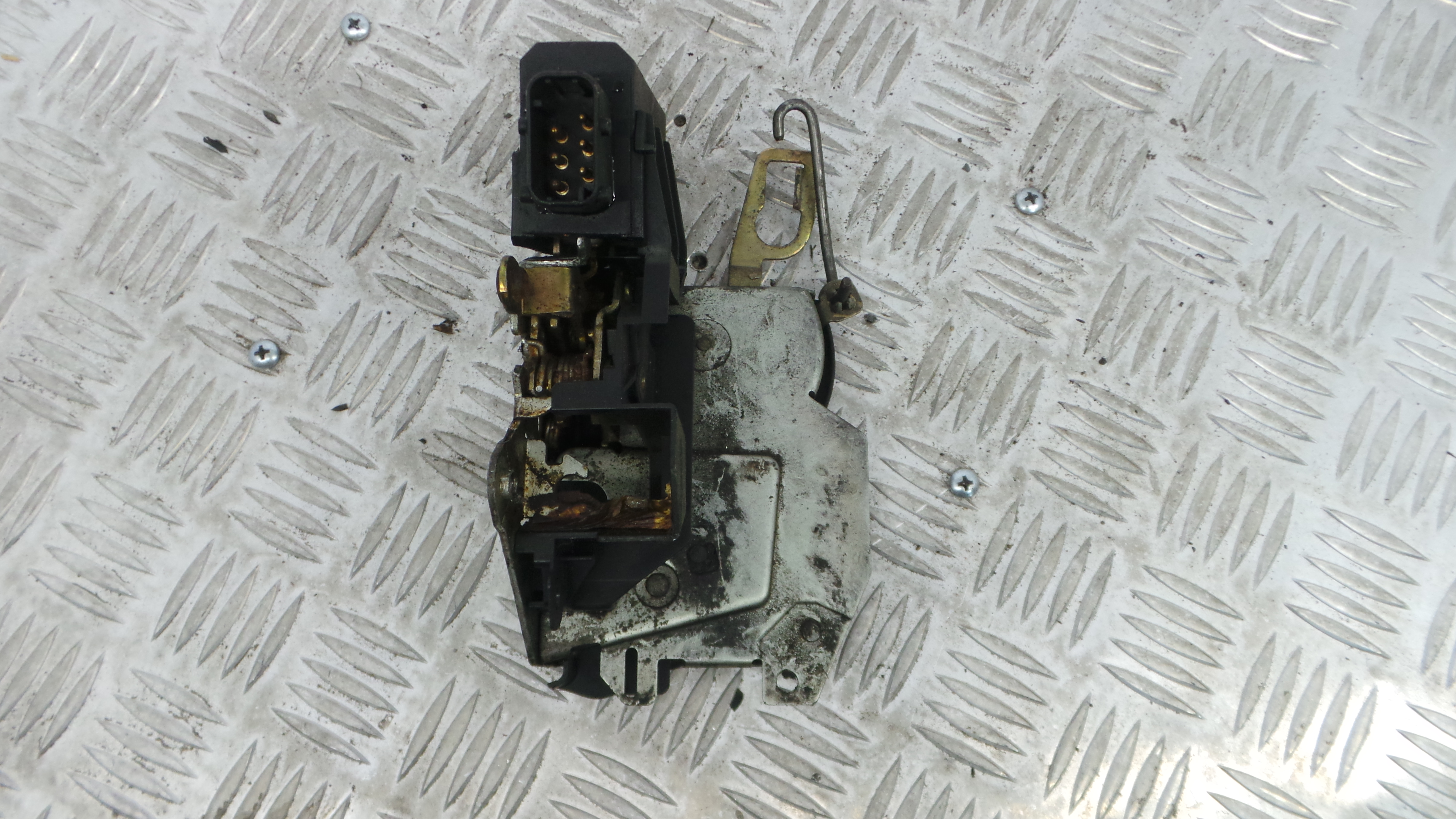 Fecho da Porta Frente Esq 67.11-1387606 - BMW 3 (E36)-33184732