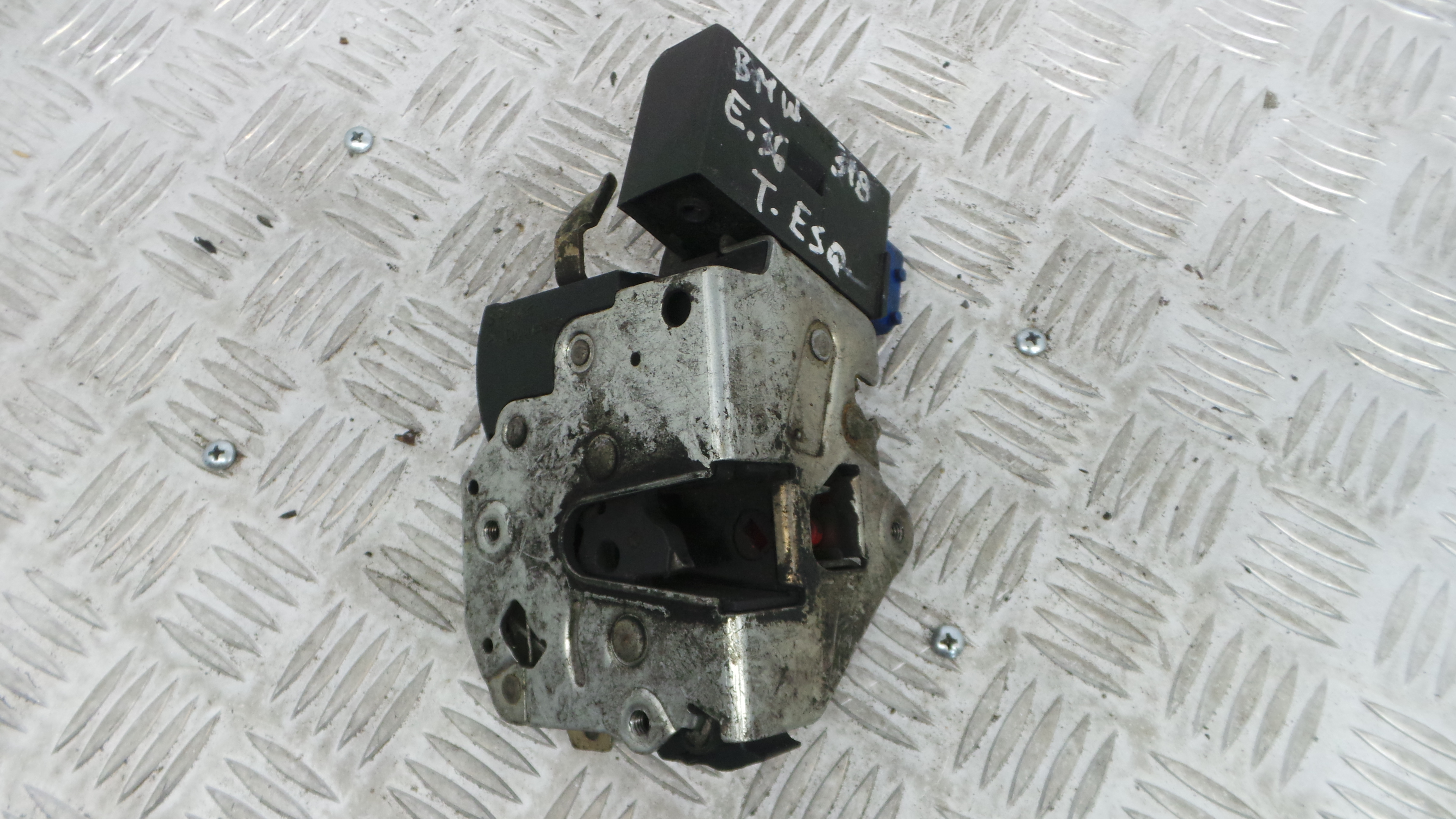 Fecho da Porta Trás Esq 67.11-1387607 - BMW 3 (E36)-33184735