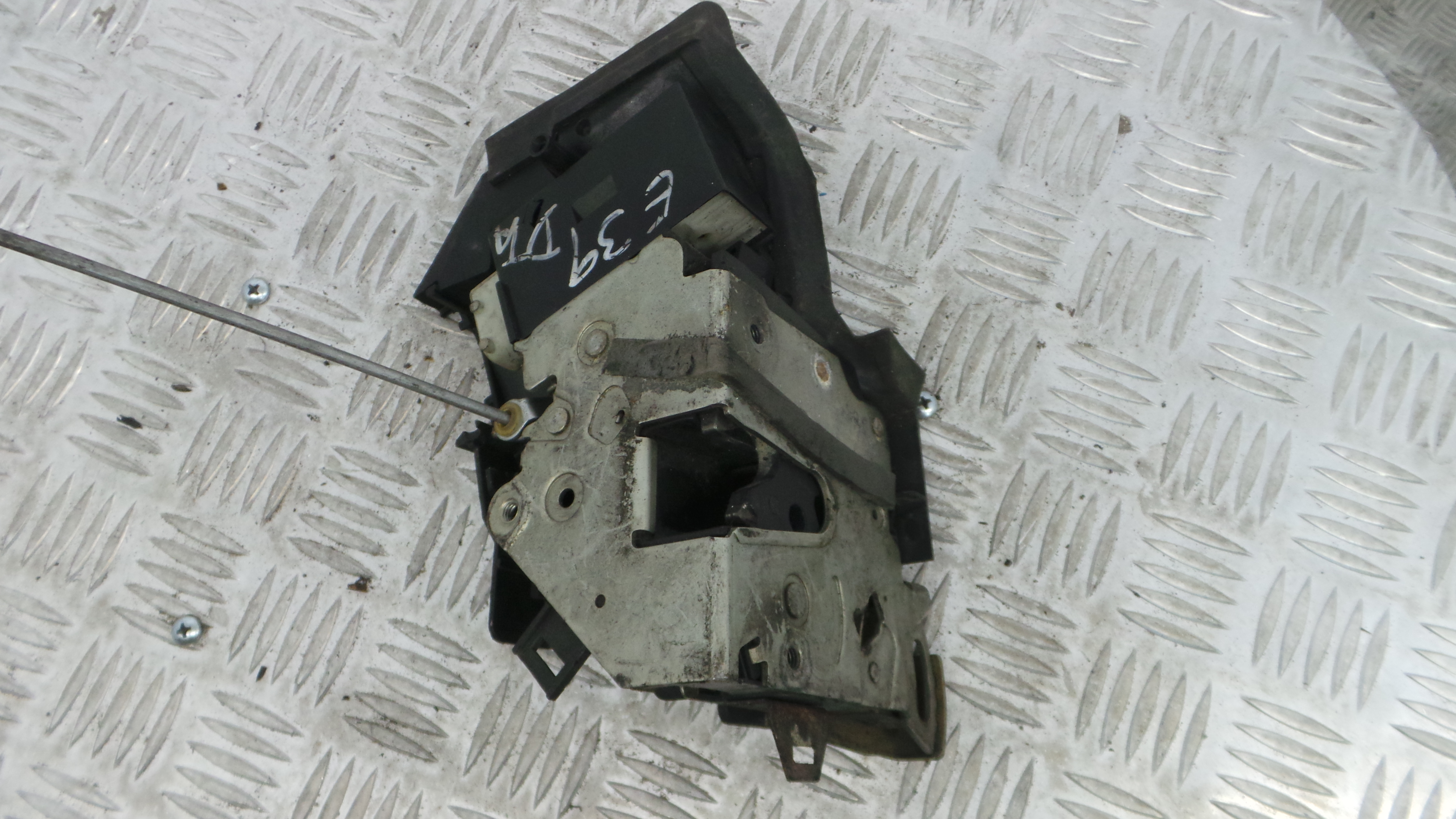 Fecho da Porta Dto 51.21-8235104 - BMW 5 (E39)-33184738 Fecho da Porta Dto 51.21-8235104 - BMW 5 (E39)-33184738