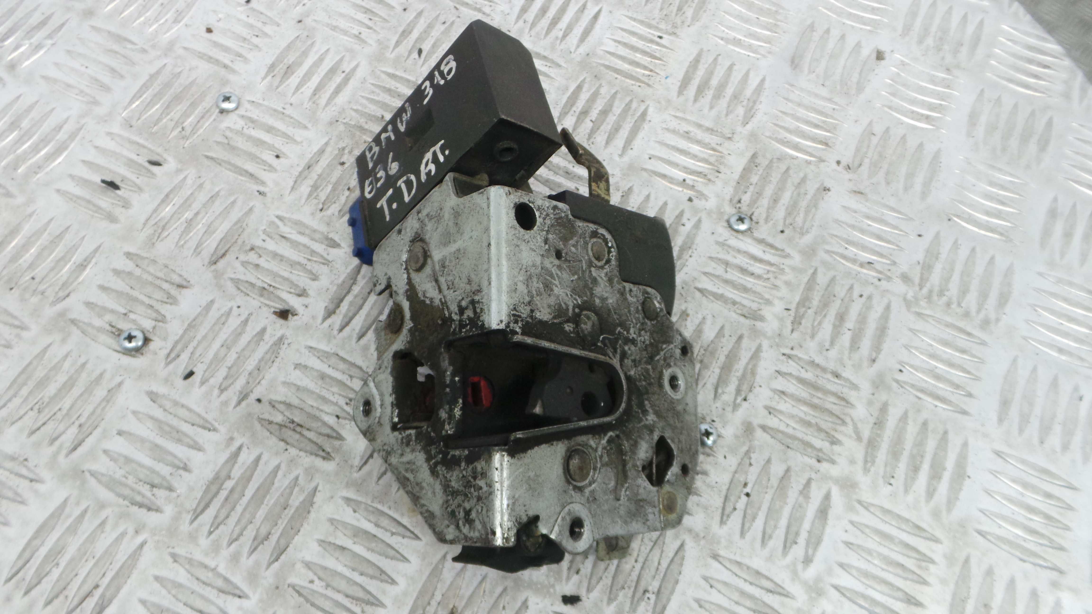 Fecho da Porta Trás Dto 67.11-1387607 - BMW 3 (E36)-33184746