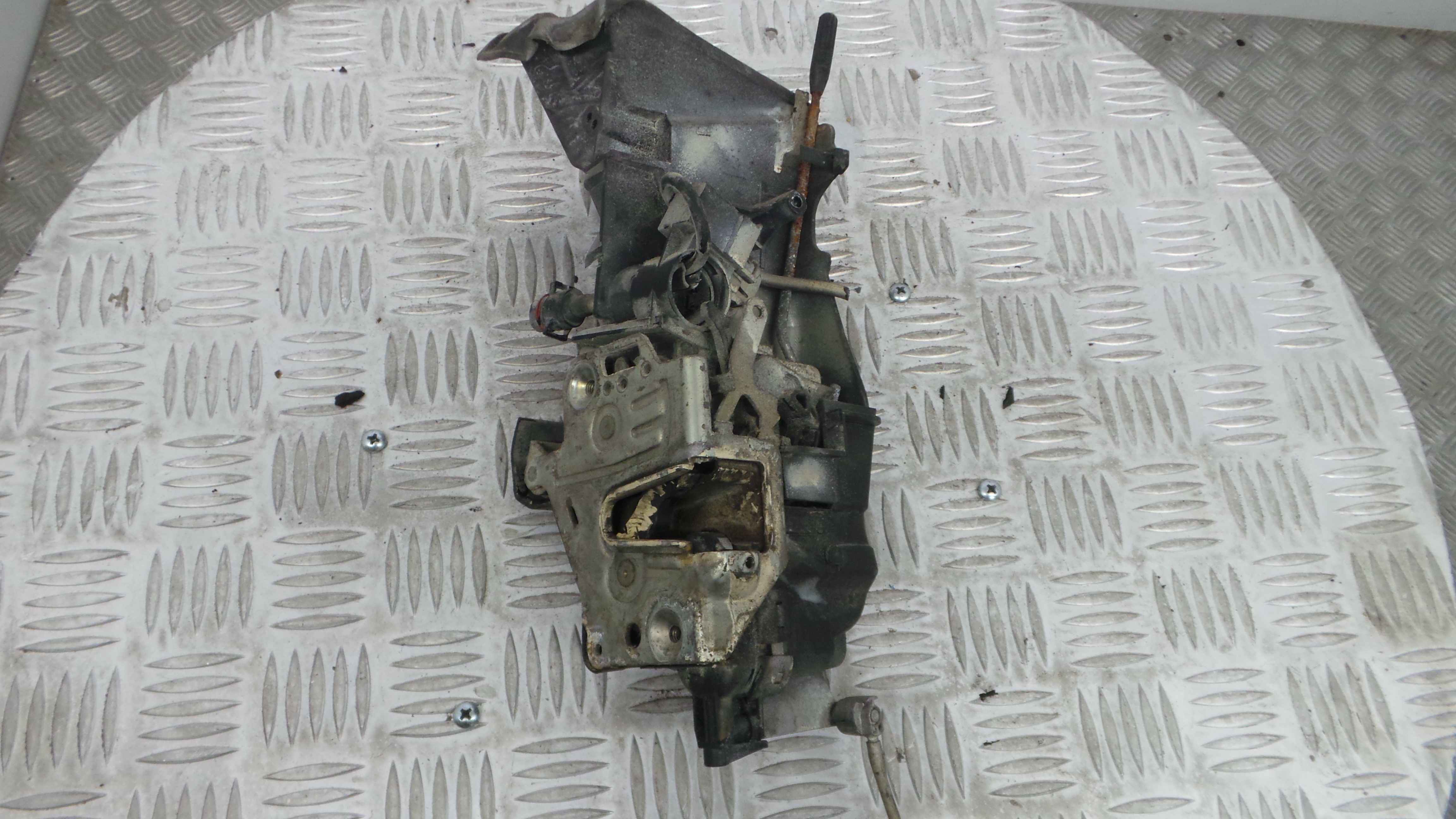 Fecho da Porta Frente Esq A2027204135 - MERCEDES-BENZ C-CLASS (W202)-33184813
