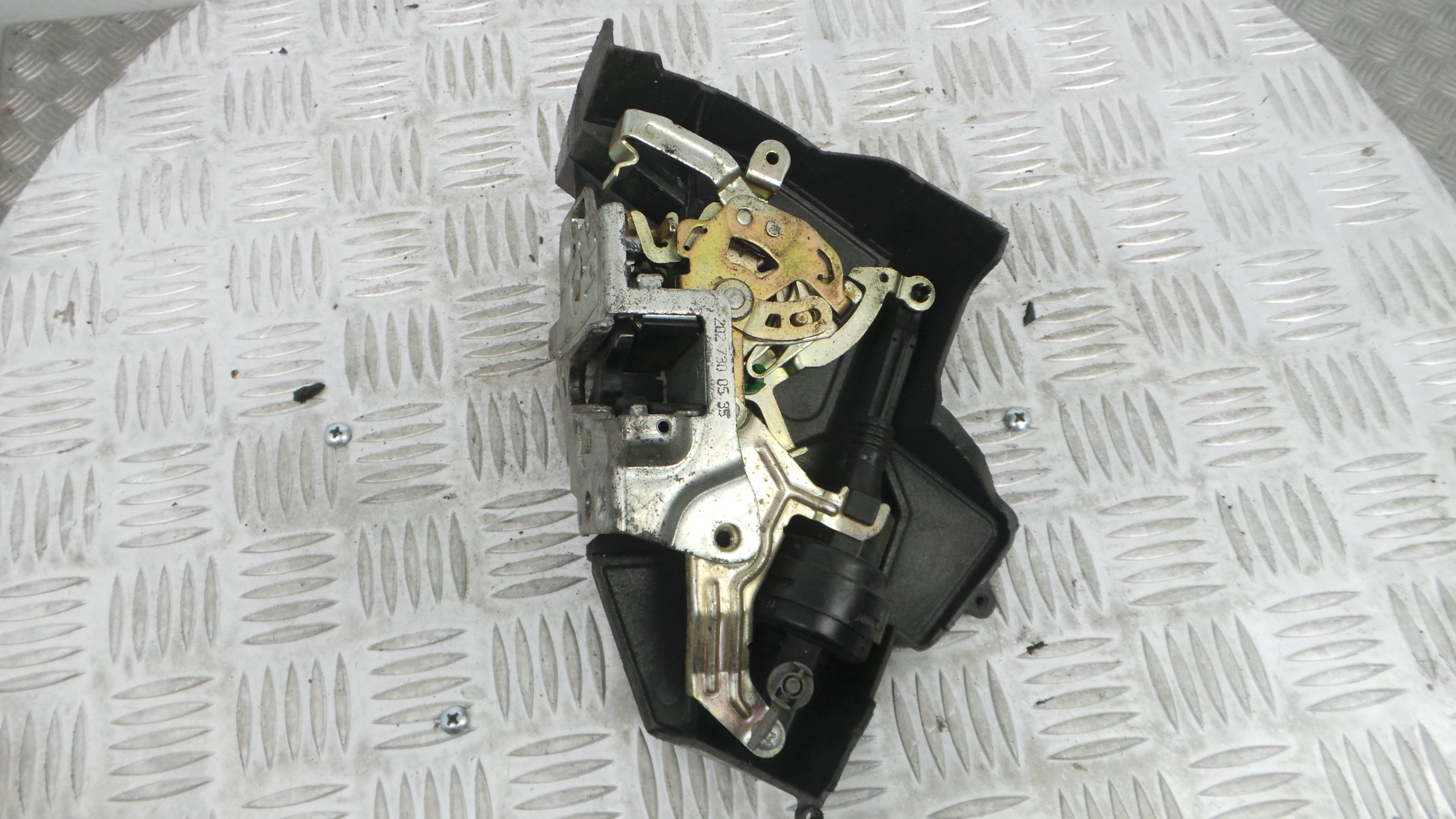 Fecho da Porta Trás Esq A2027300535 - MERCEDES-BENZ E-CLASS (W210)-33184816 Fecho da Porta Trás Esq A2027300535 - MERCEDES-BENZ E-CLASS (W210)-33184816