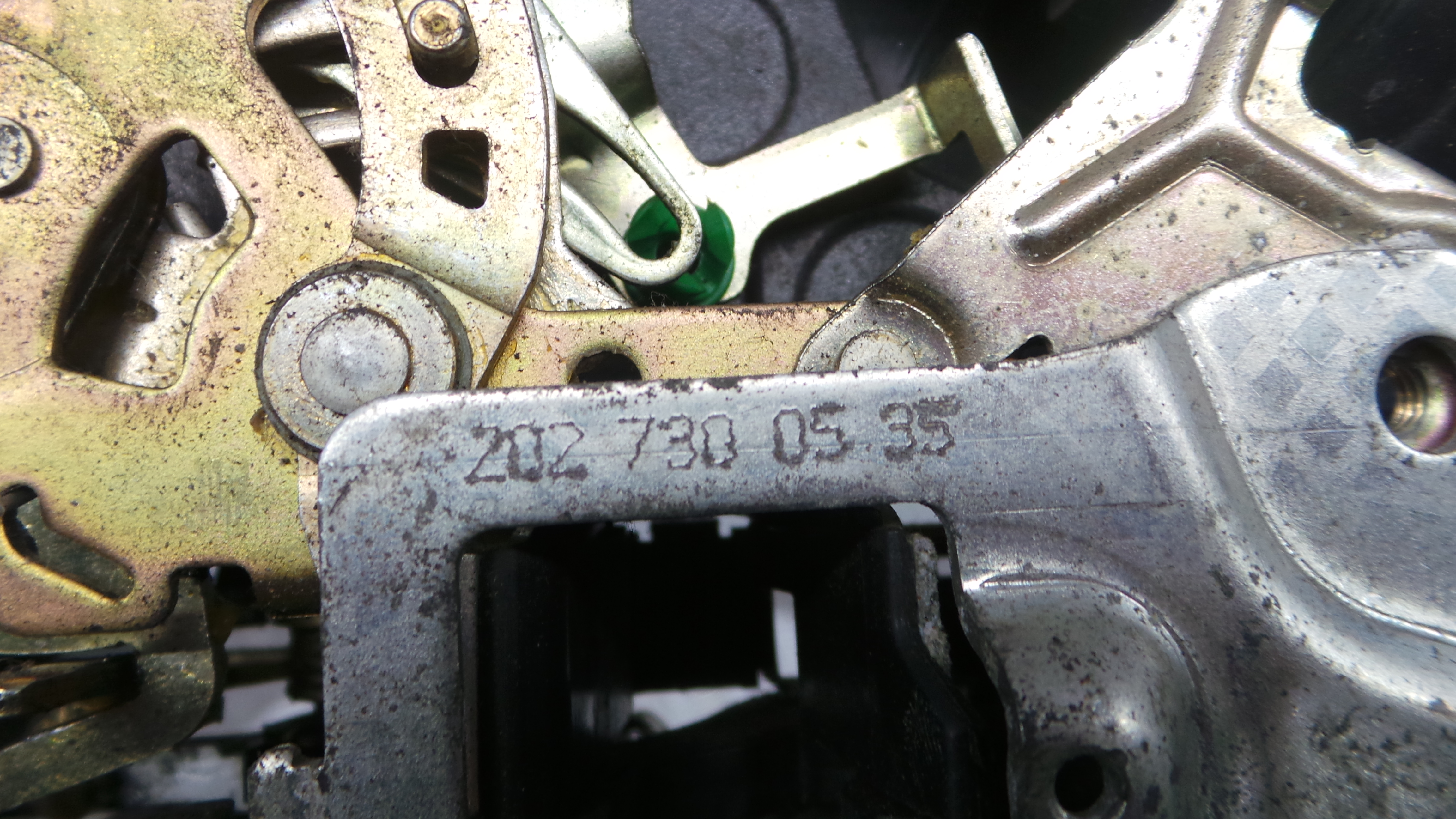 Fecho da Porta Trás Esq A2027300535 - MERCEDES-BENZ E-CLASS (W210)-33184816