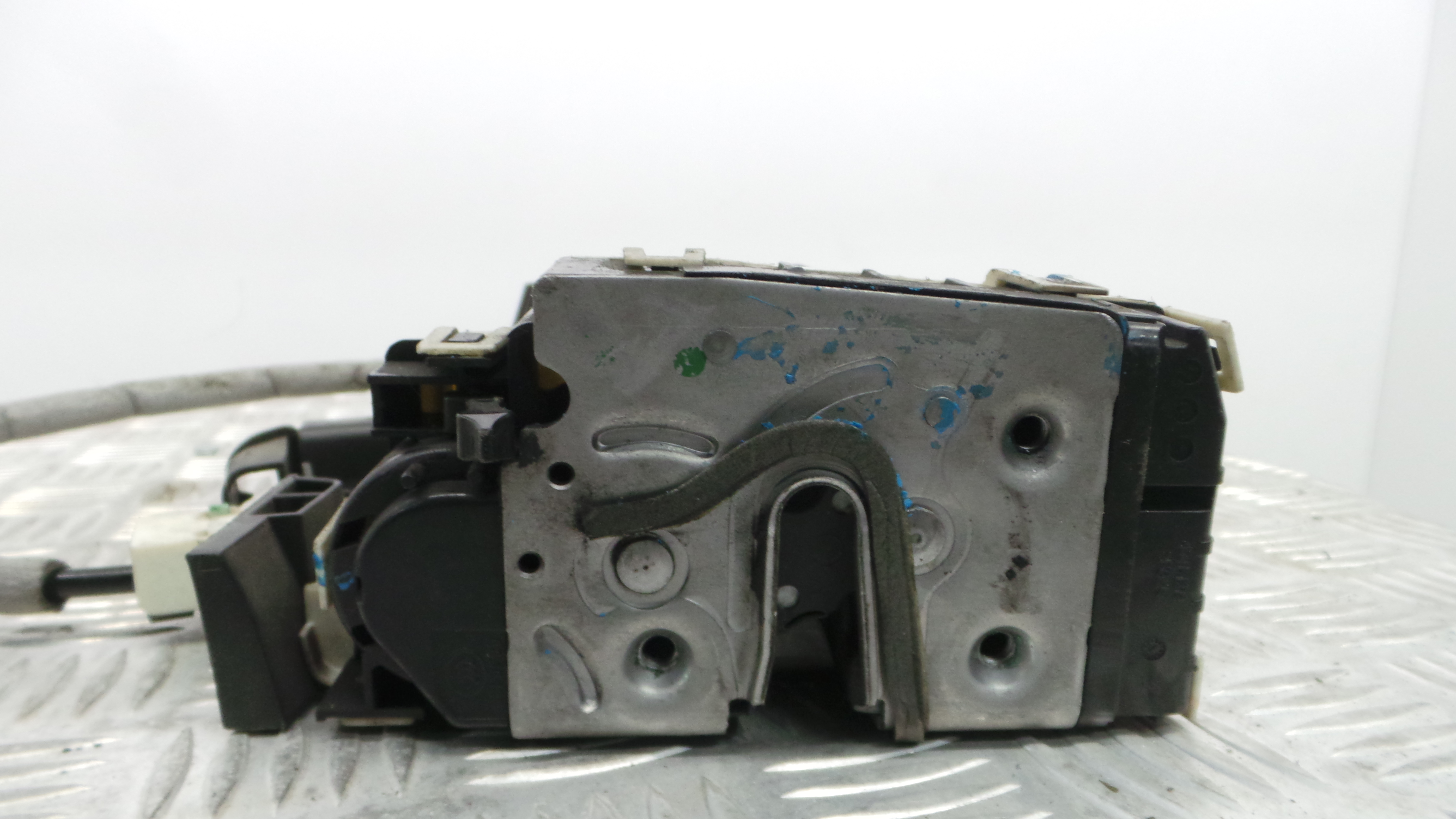 Fecho da Porta Trás Esq A2047331708 - MERCEDES-BENZ C-CLASS (W204)-33184821