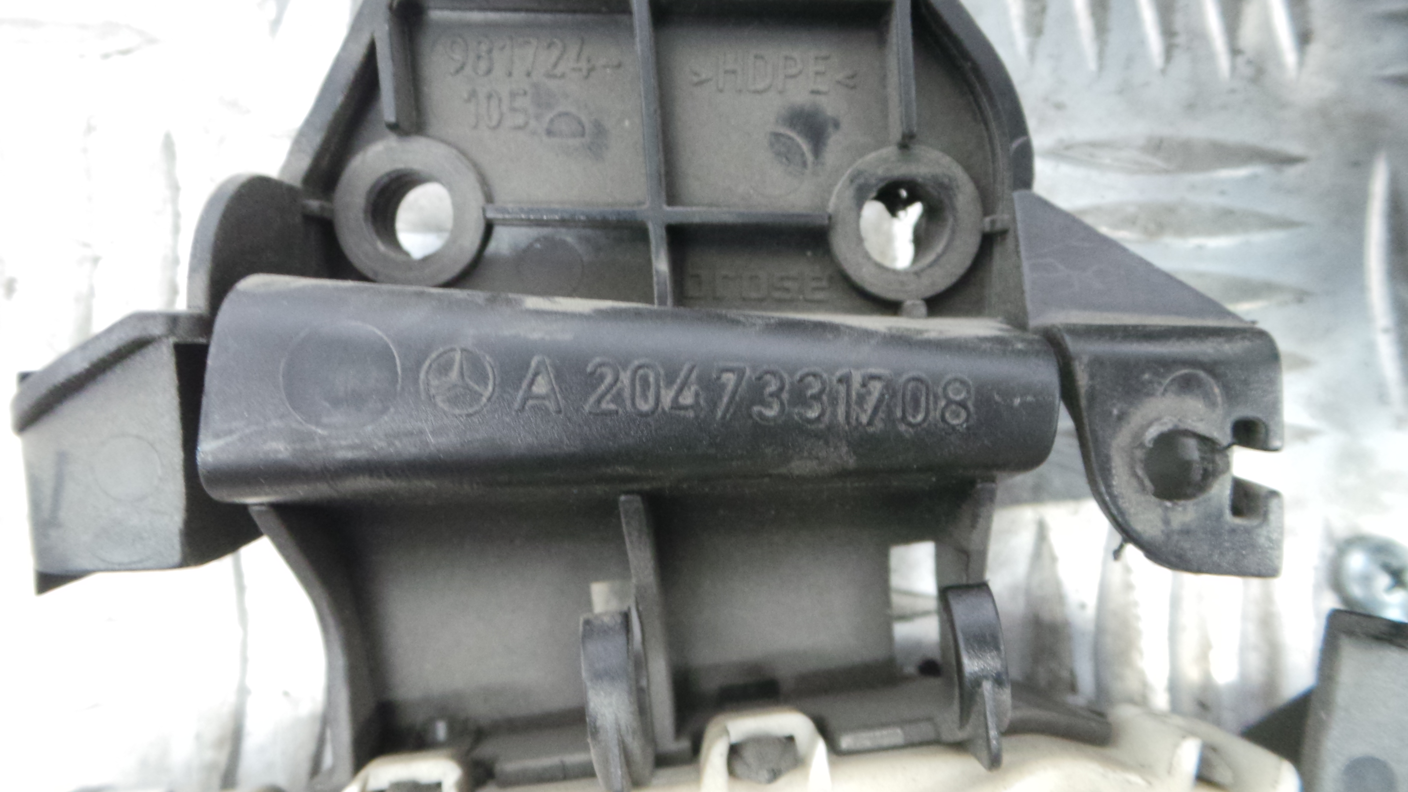 Fecho da Porta Trás Esq A2047331708 - MERCEDES-BENZ C-CLASS (W204)-33184821