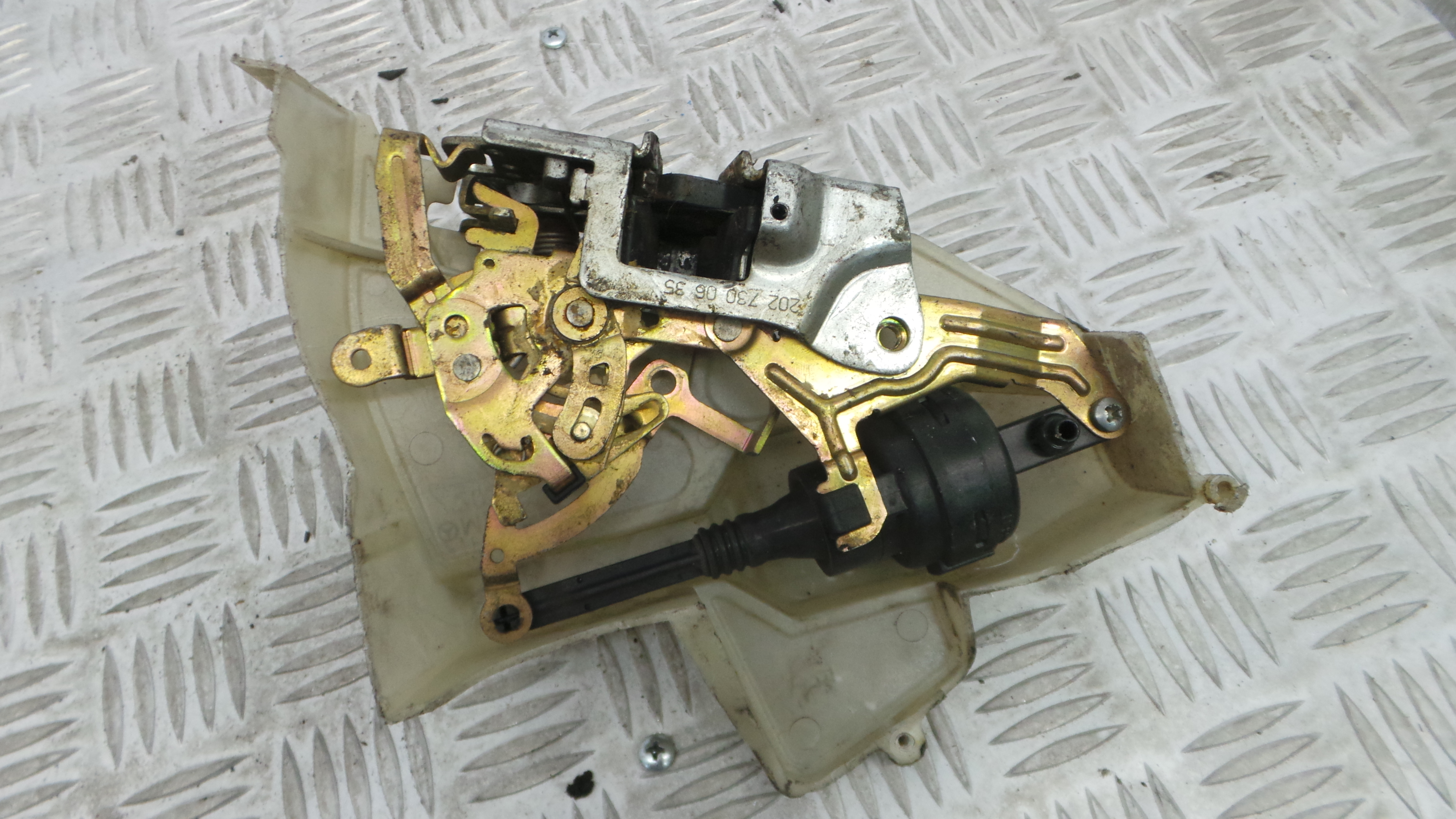 Fecho da Porta Trás Dto 2027300635 - MERCEDES-BENZ C-CLASS (W202)-33184834