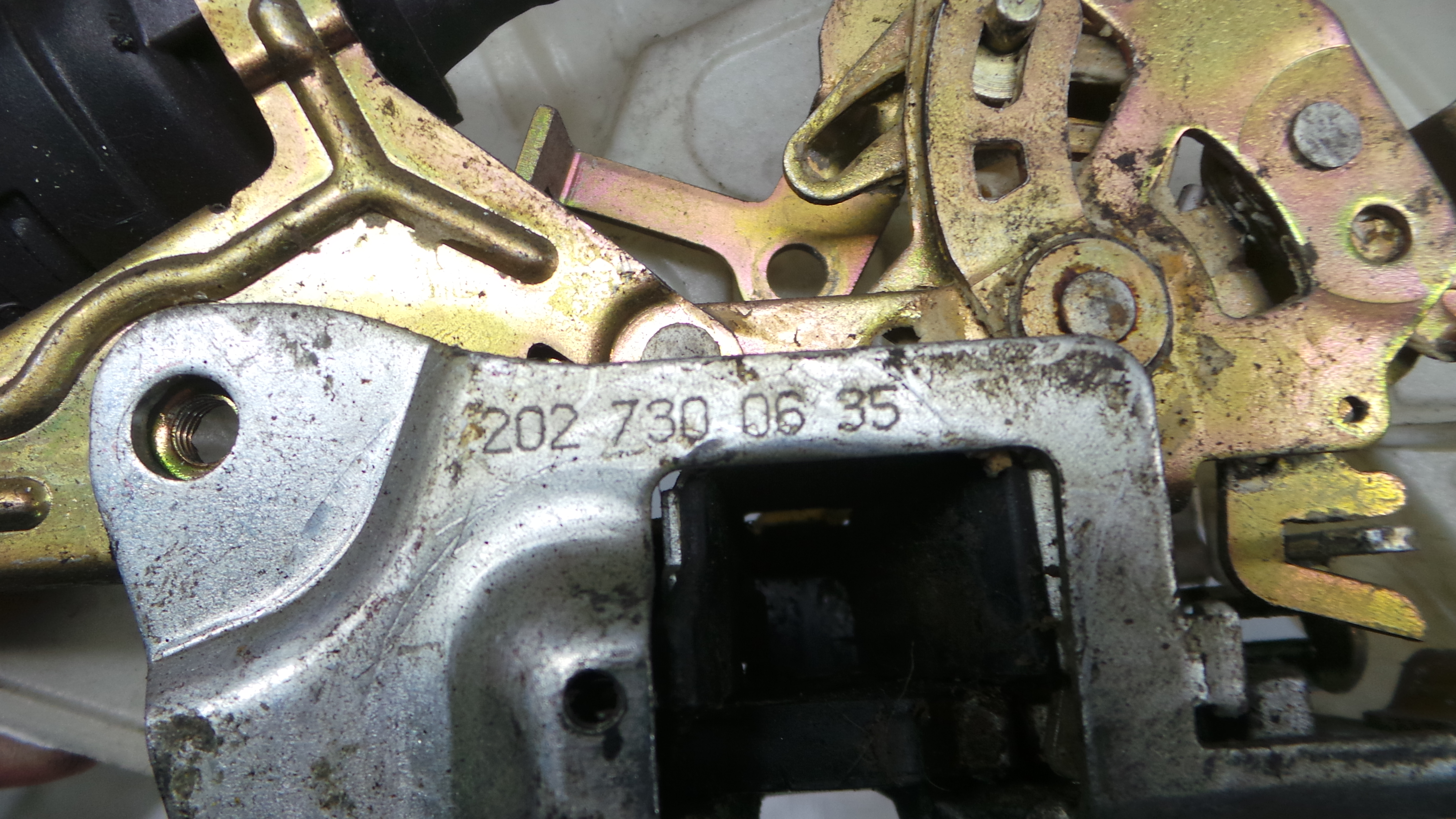 Fecho da Porta Trás Dto 2027300635 - MERCEDES-BENZ C-CLASS (W202)-33184834