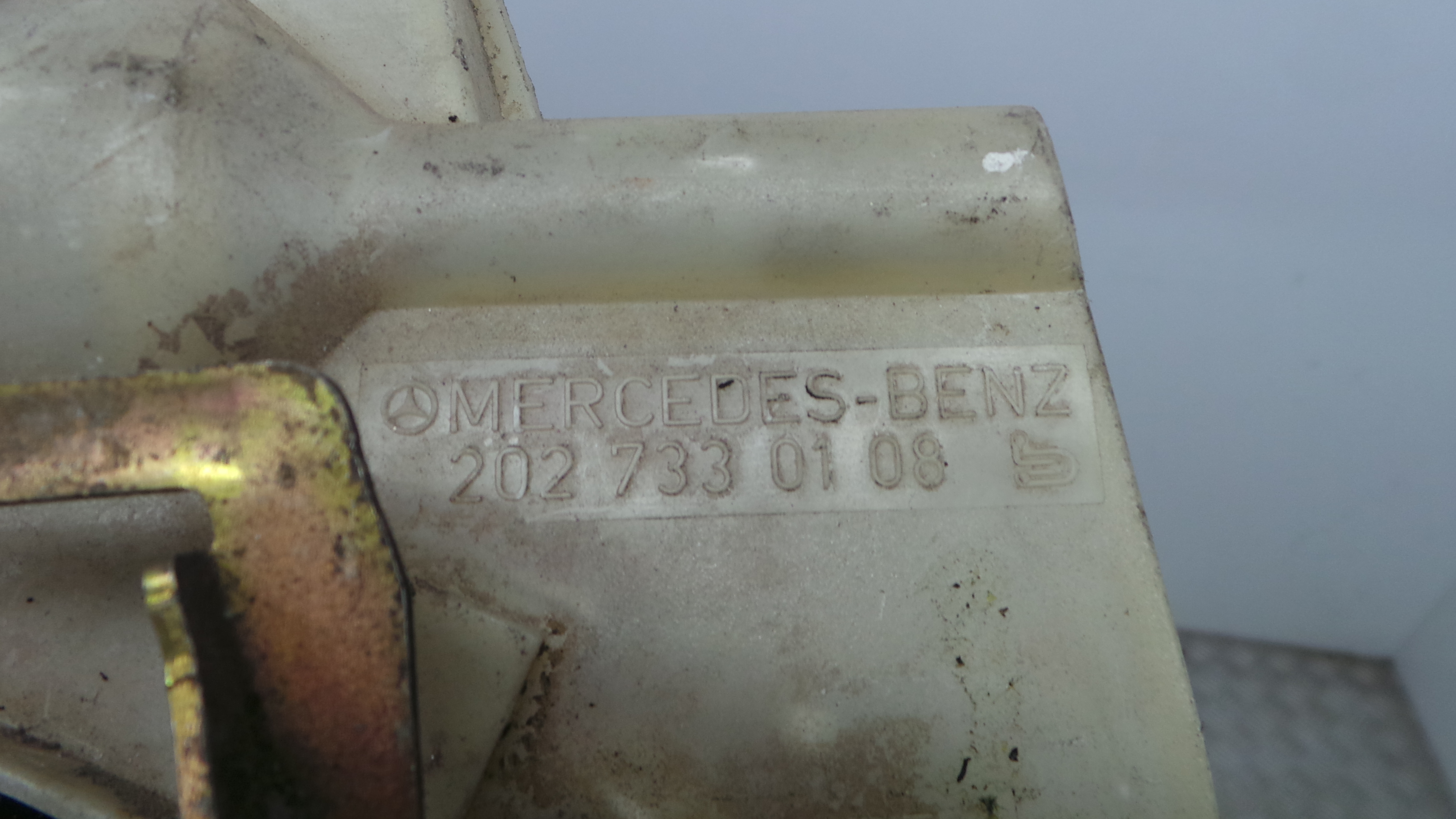 Fecho da Porta Frente Esq 2027300535 - MERCEDES-BENZ C-CLASS (W202)-33184839