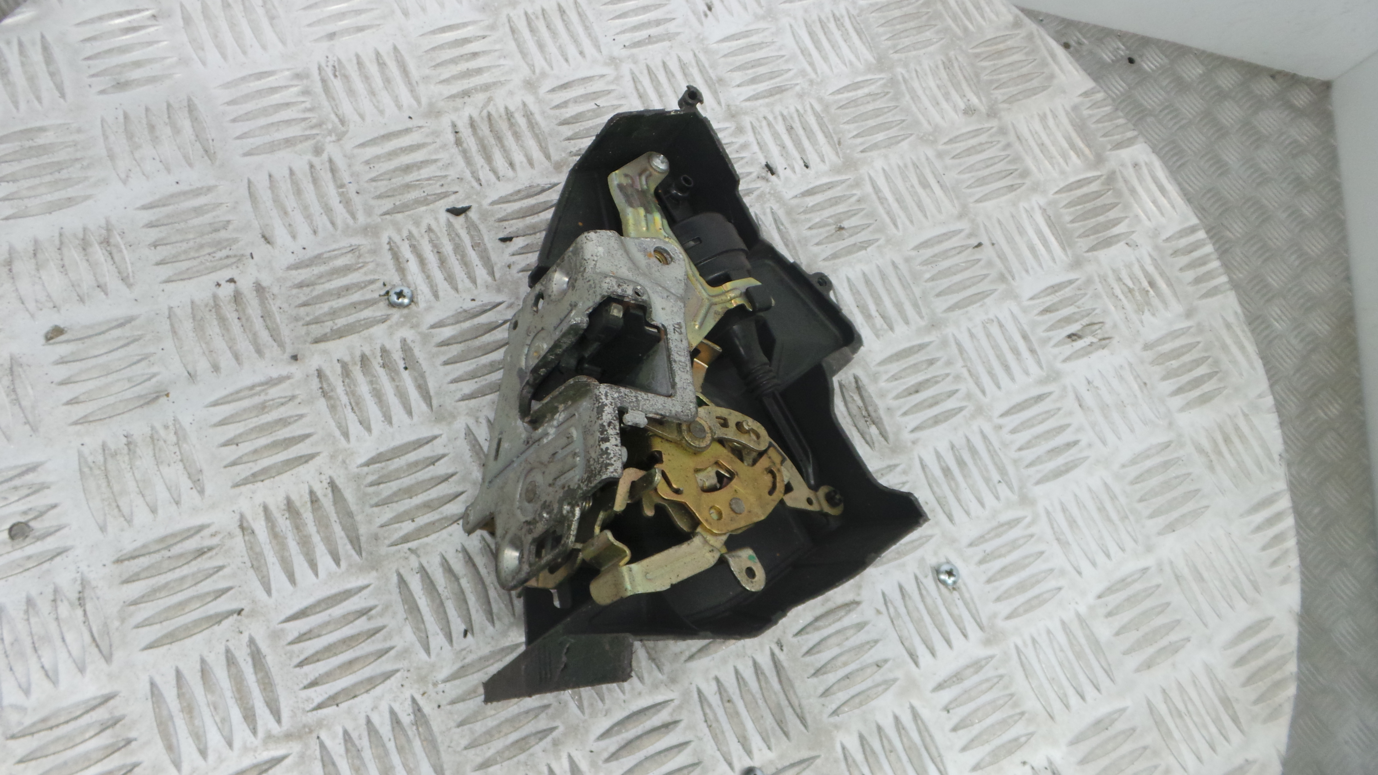 Fecho da Porta Trás Dto 2027300635 - MERCEDES-BENZ C-CLASS (W202)-33184845 Fecho da Porta Trás Dto 2027300635 - MERCEDES-BENZ C-CLASS (W202)-33184845