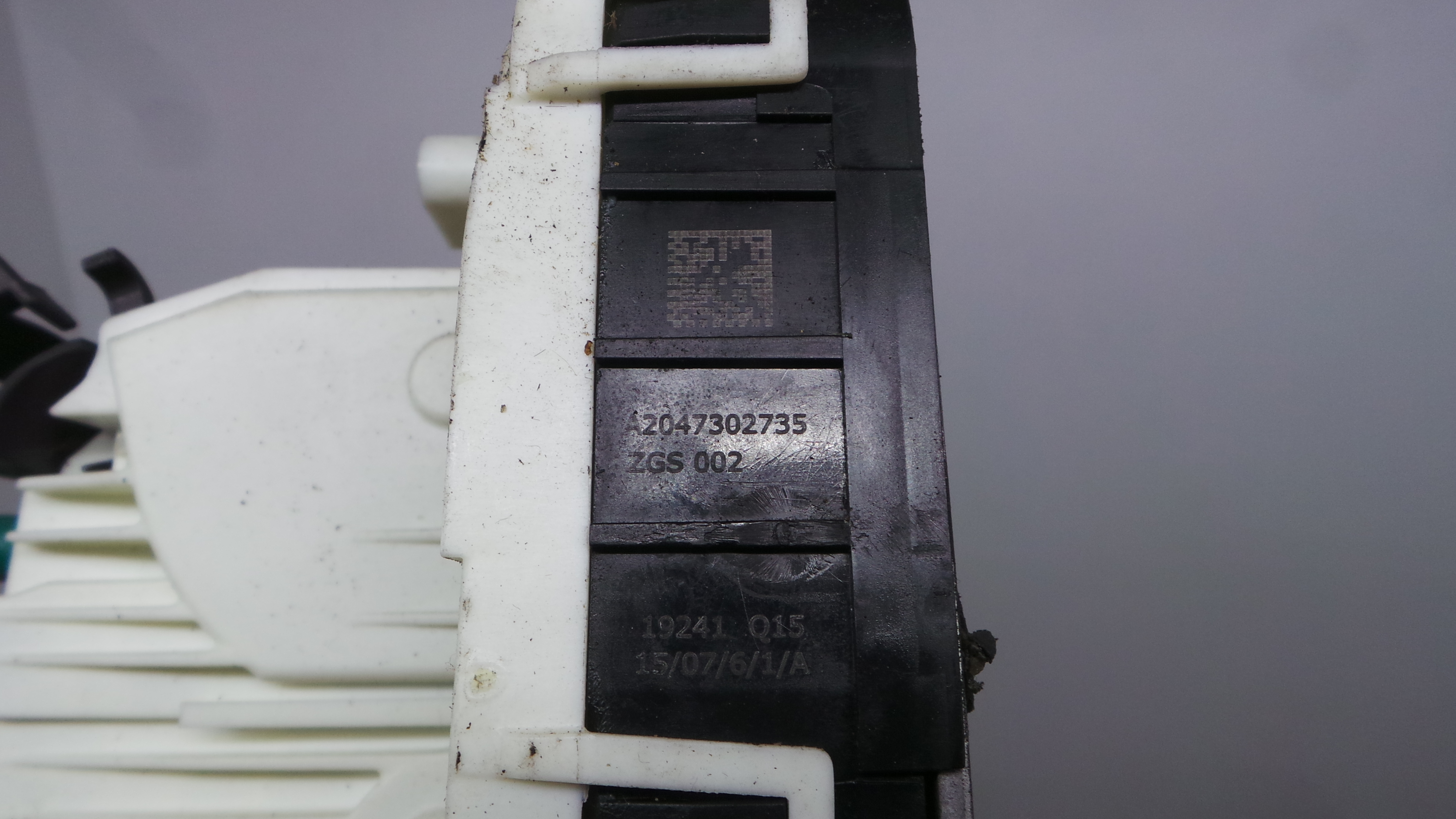 Fecho da Porta Trás Esq A2047302735 - MERCEDES-BENZ A-CLASS (W176)-33184851