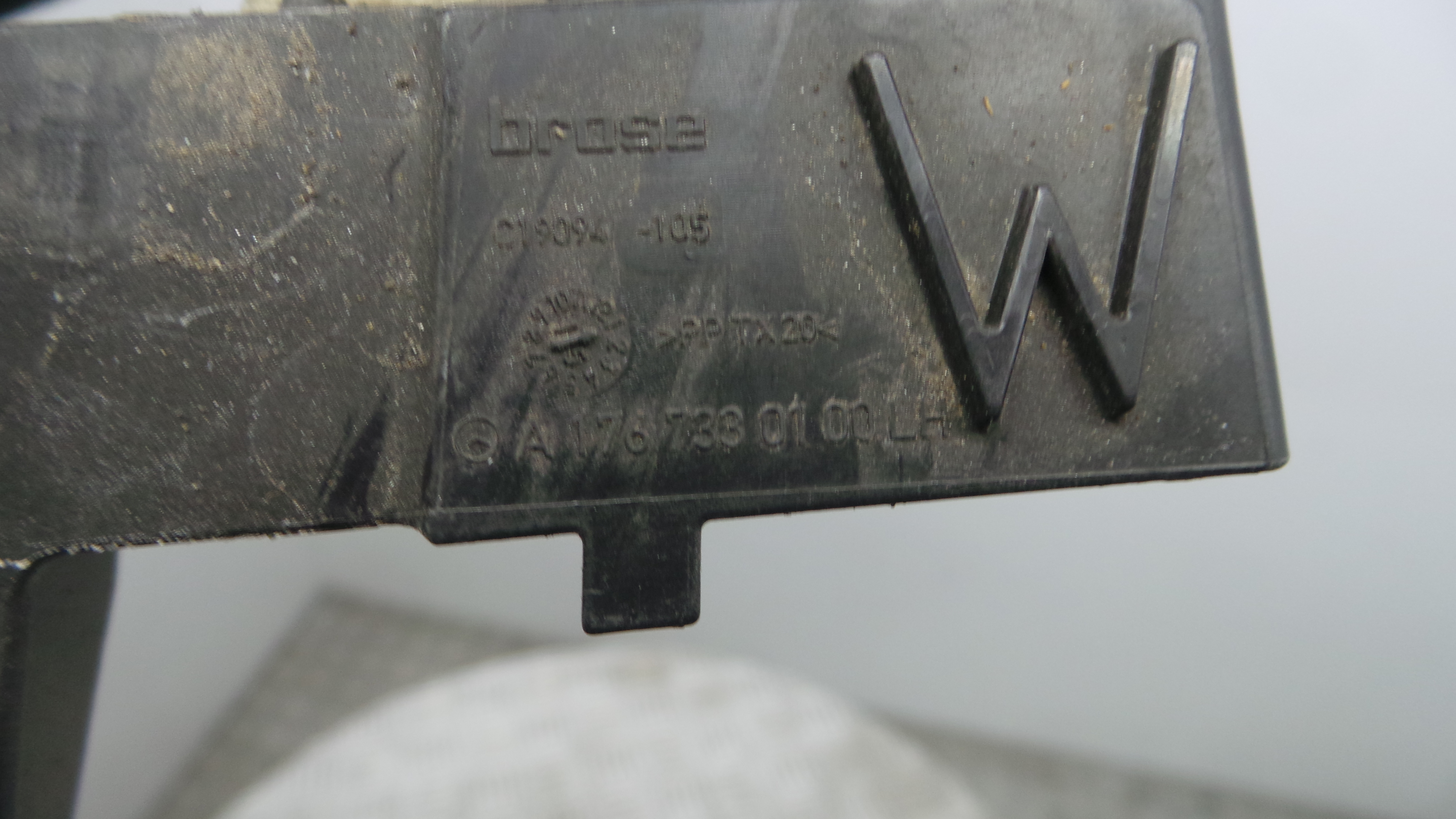 Fecho da Porta Trás Esq A2047302735 - MERCEDES-BENZ A-CLASS (W176)-33184851