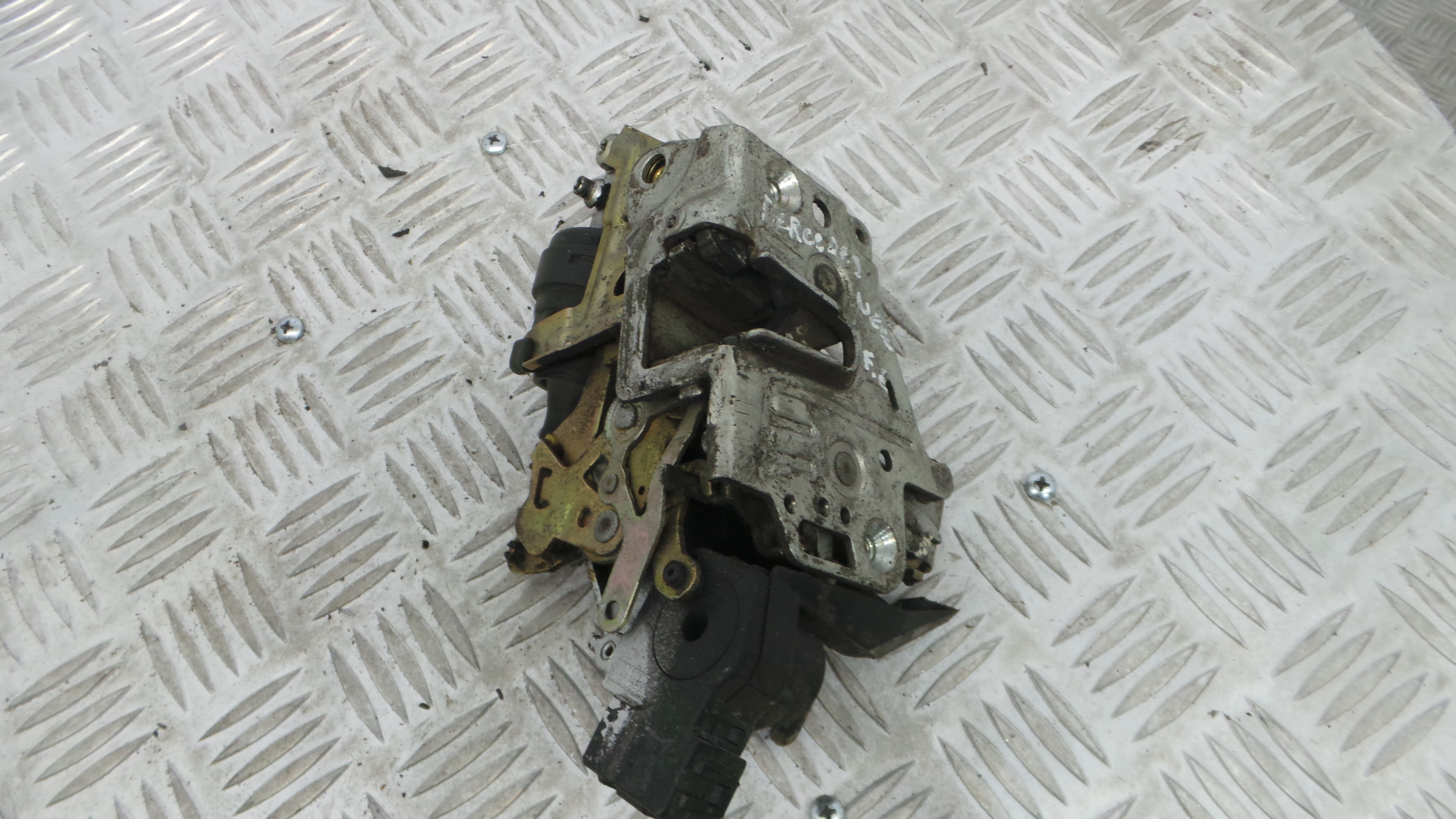 Fecho da Porta Frente Esq 2028200309 - MERCEDES-BENZ C-CLASS (W202)-33184856