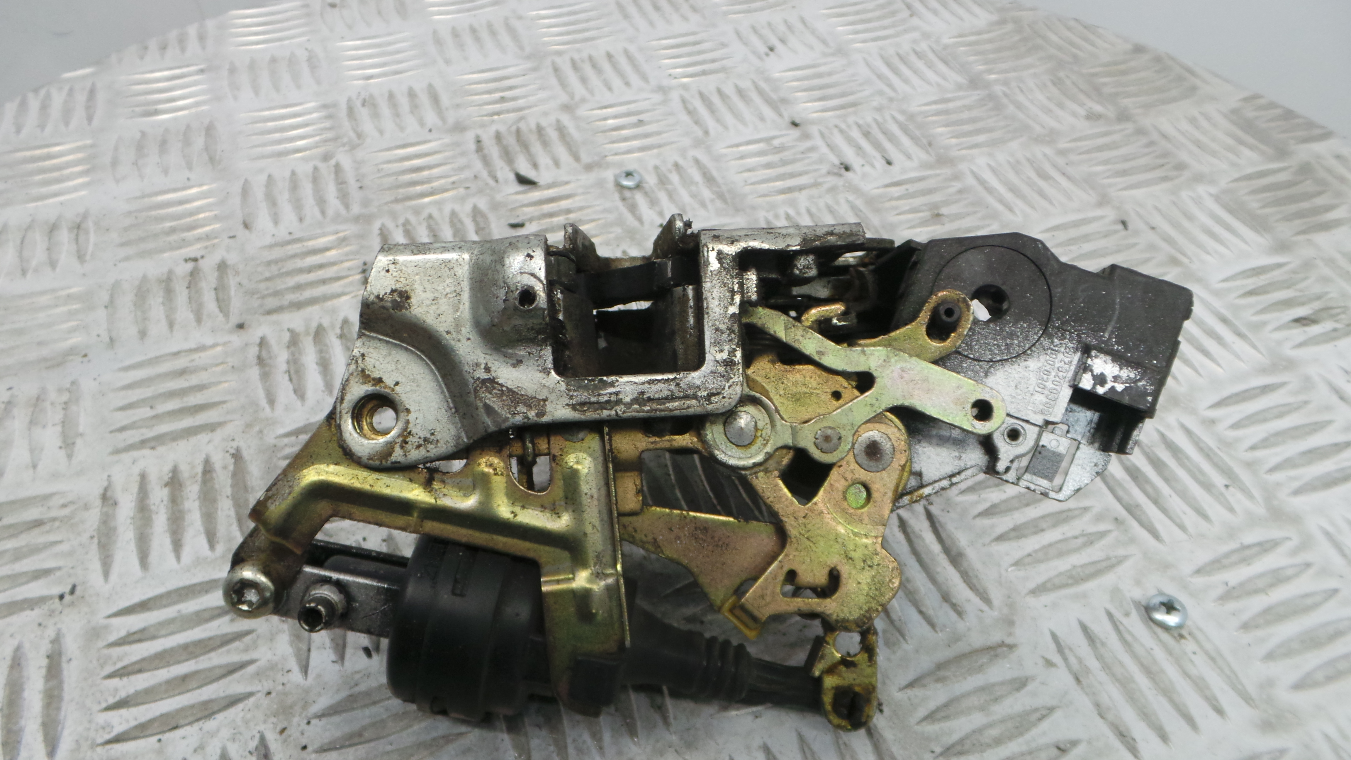 Fecho da Porta Frente Esq 2028200309 - MERCEDES-BENZ C-CLASS (W202)-33184856