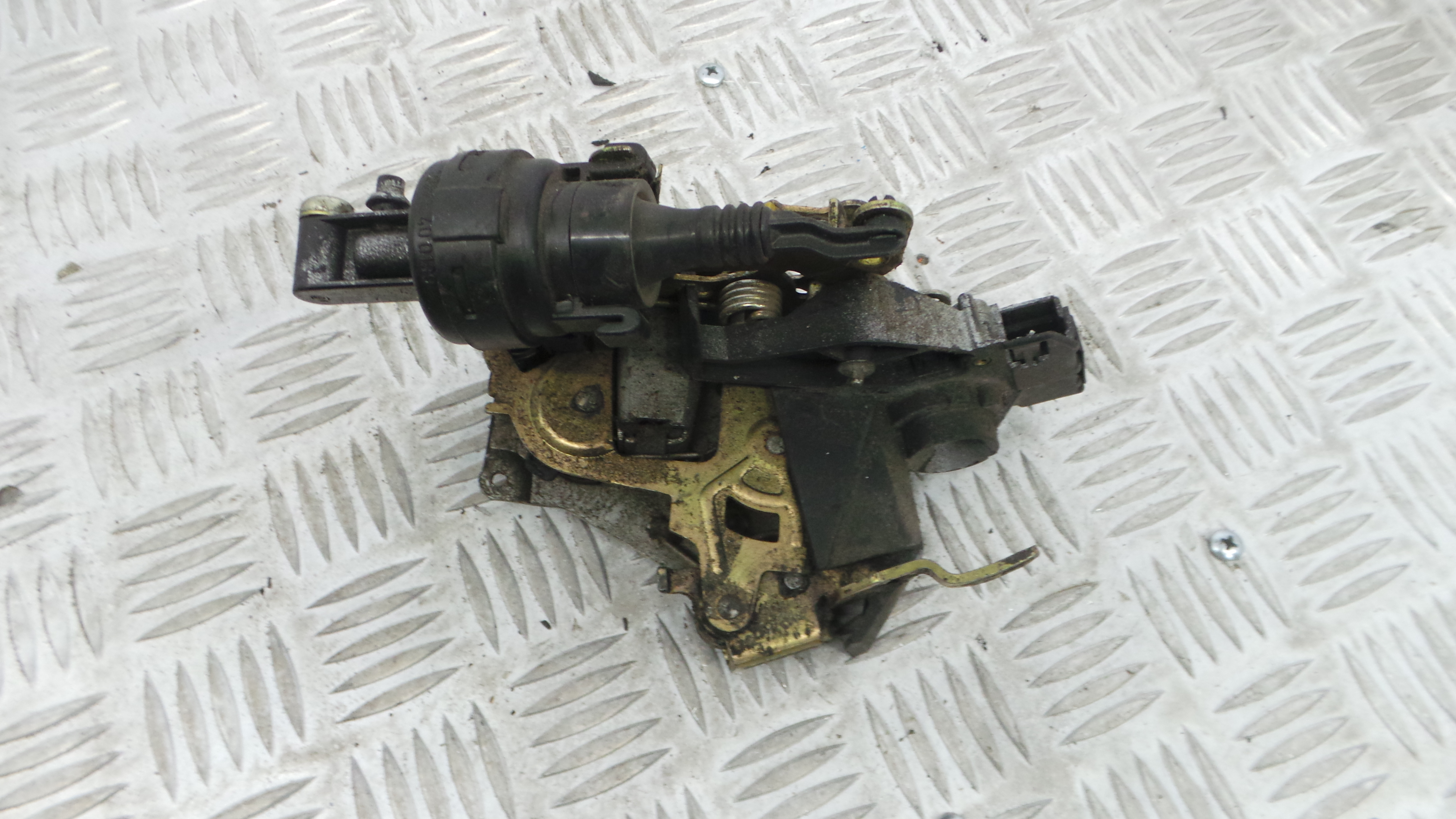 Fecho da Porta Frente Esq 2028200309 - MERCEDES-BENZ C-CLASS (W202)-33184856