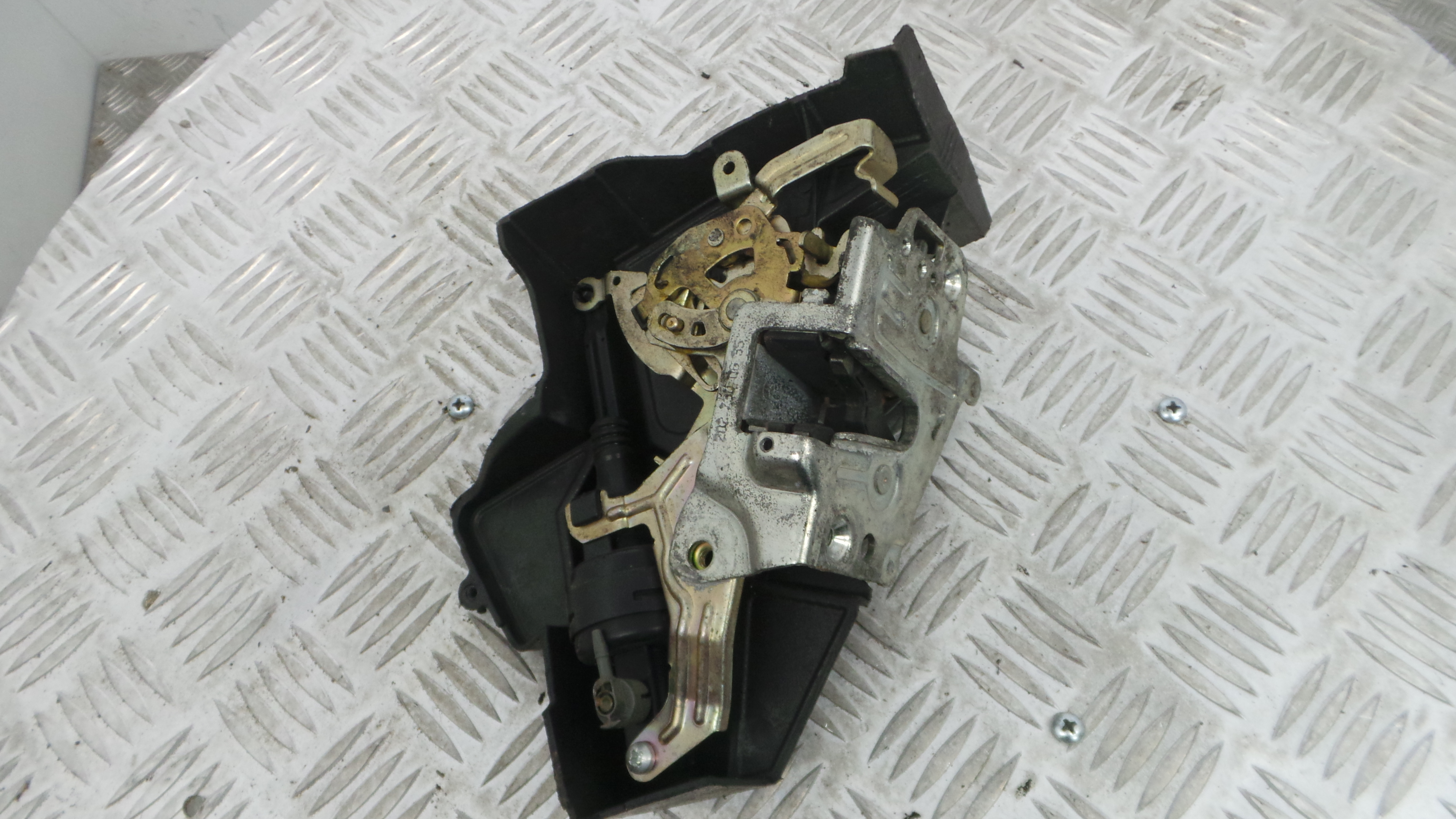 Fecho da Porta Trás Dto 2027300635 - MERCEDES-BENZ C-CLASS (W202)-33184861 Fecho da Porta Trás Dto 2027300635 - MERCEDES-BENZ C-CLASS (W202)-33184861