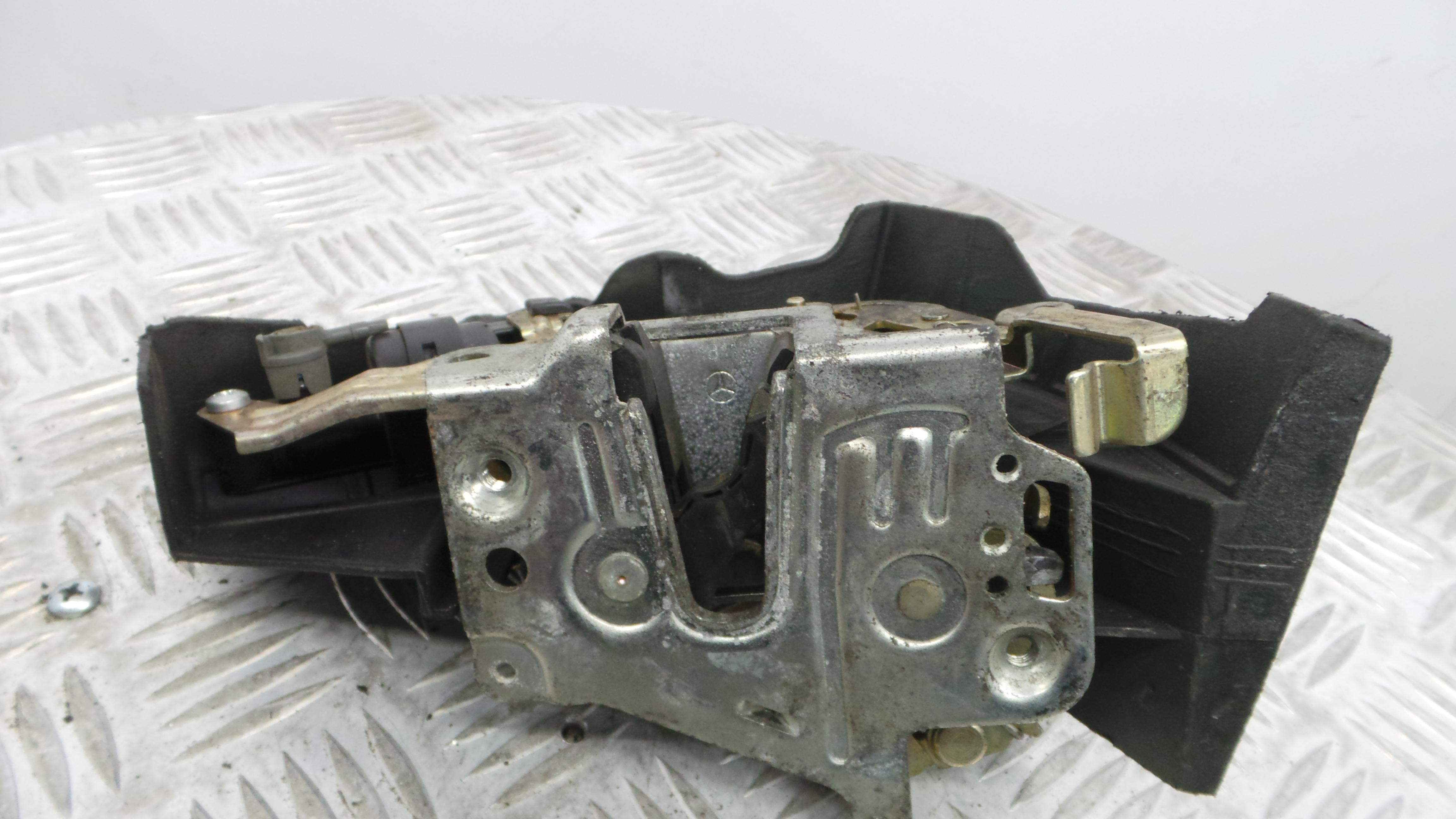 Fecho da Porta Trás Dto 2027300635 - MERCEDES-BENZ C-CLASS (W202)-33184861