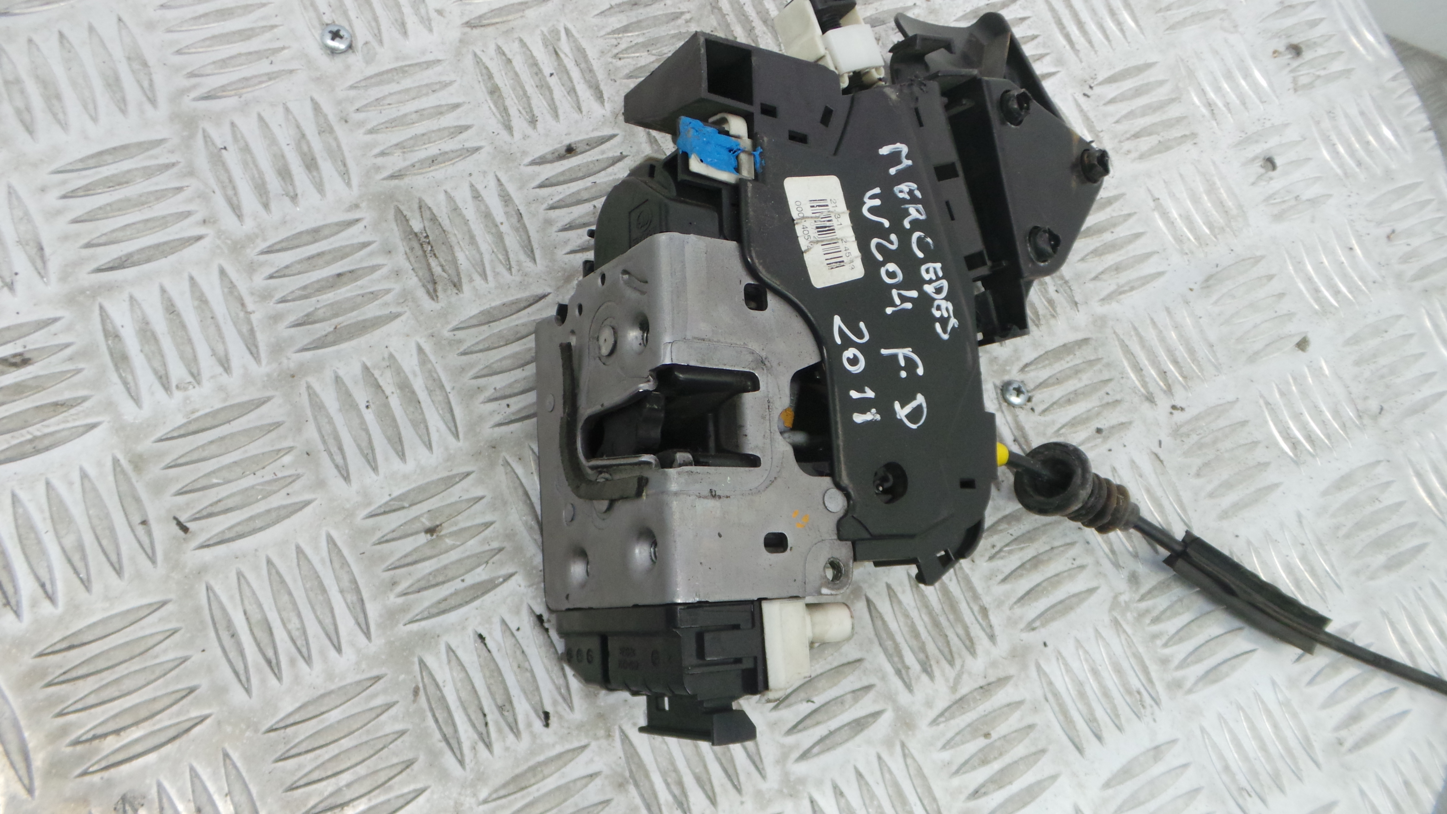 Fecho da Porta Frente Dto A2047203035 - MERCEDES-BENZ C-CLASS (W204)-33184873 Fecho da Porta Frente Dto A2047203035 - MERCEDES-BENZ C-CLASS (W204)-33184873