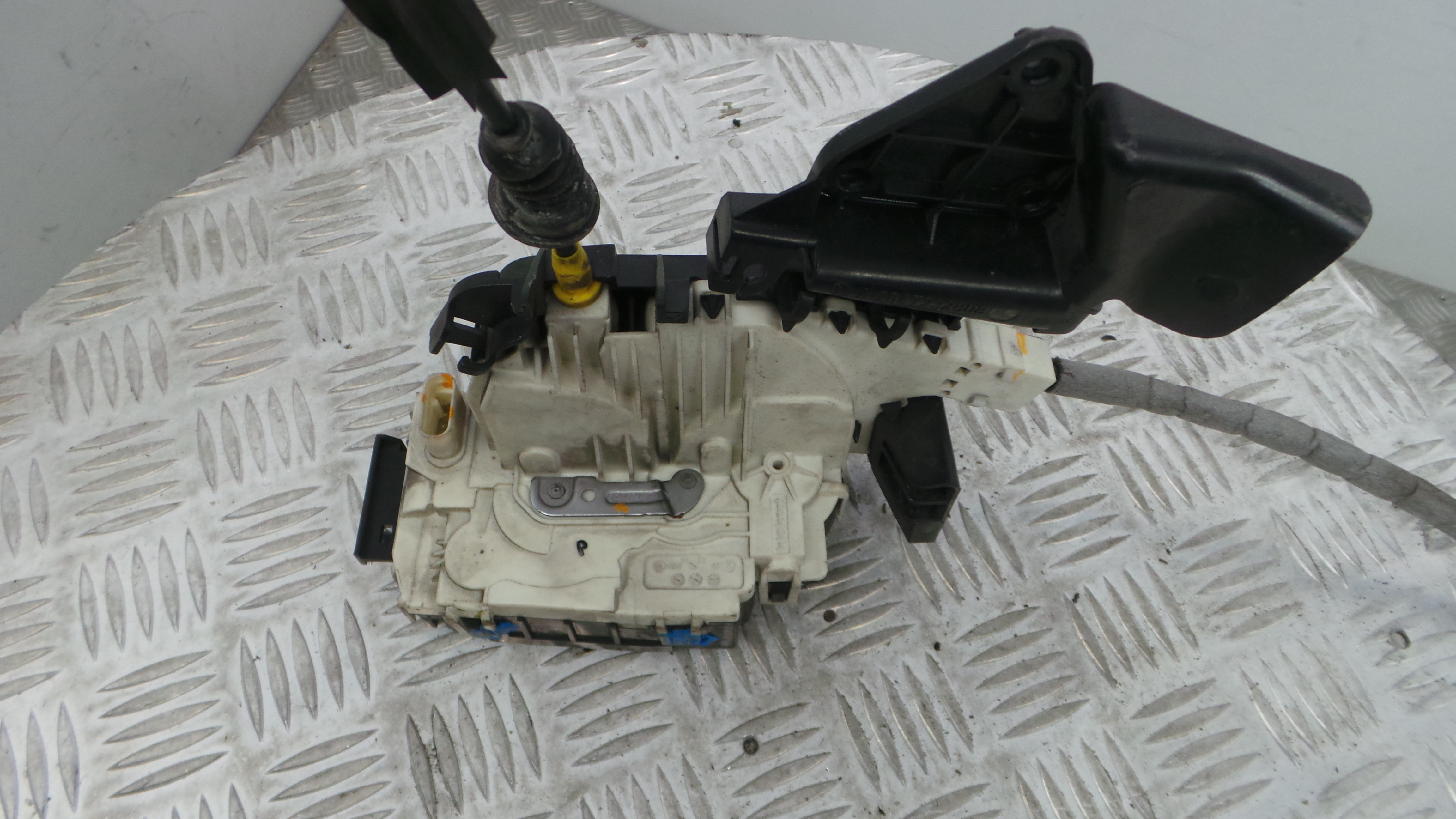 Fecho da Porta Frente Dto A2047203035 - MERCEDES-BENZ C-CLASS (W204)-33184873