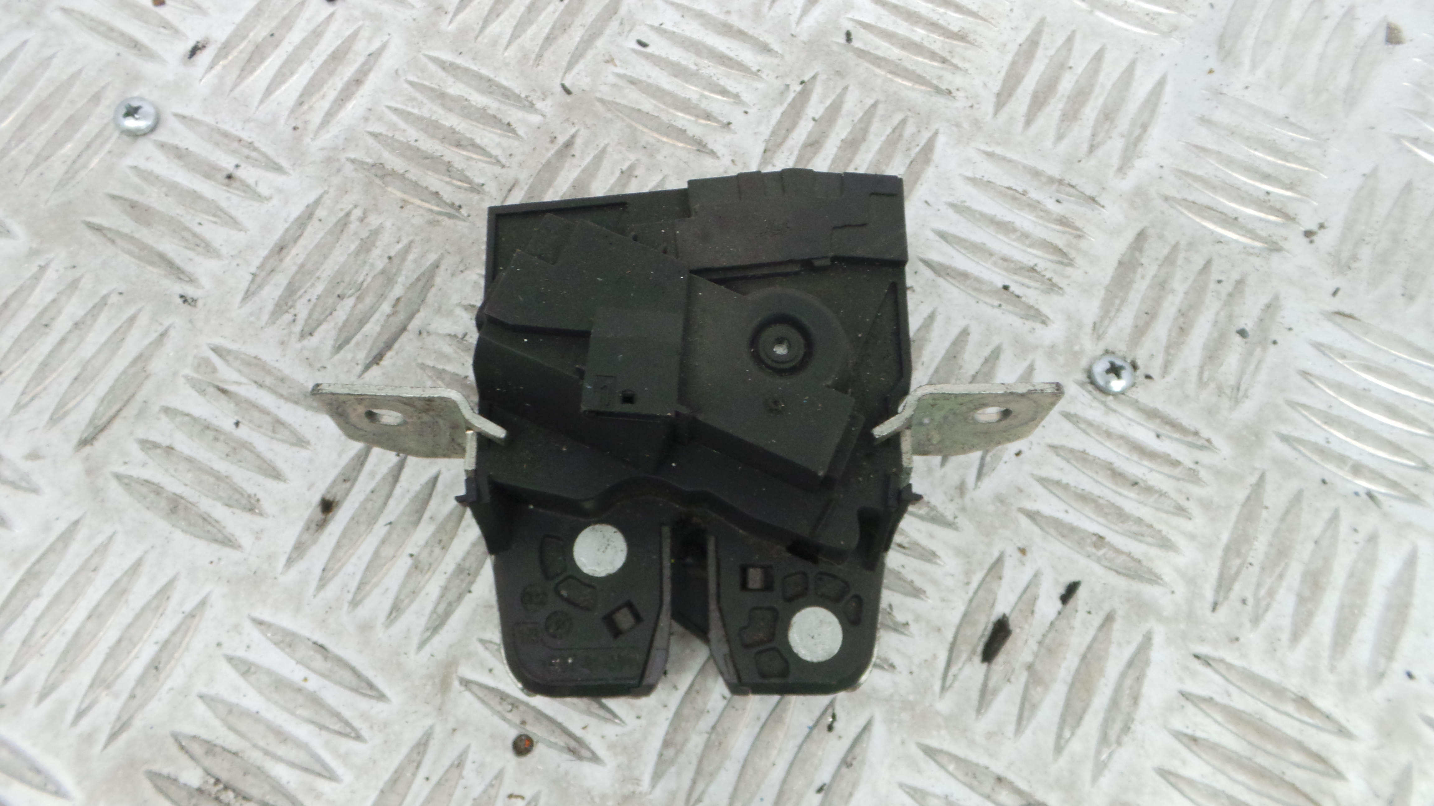 Fecho Mala  A2467401100 - MERCEDES-BENZ A-CLASS (W176)-33184882